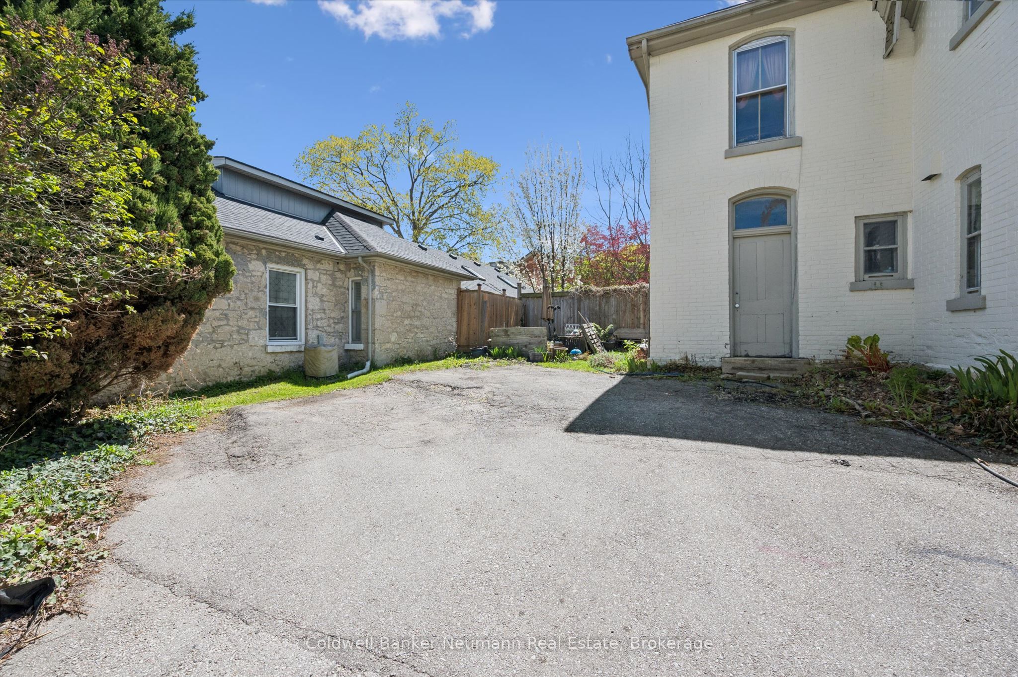 159 Glasgow Street N Property Photo 45