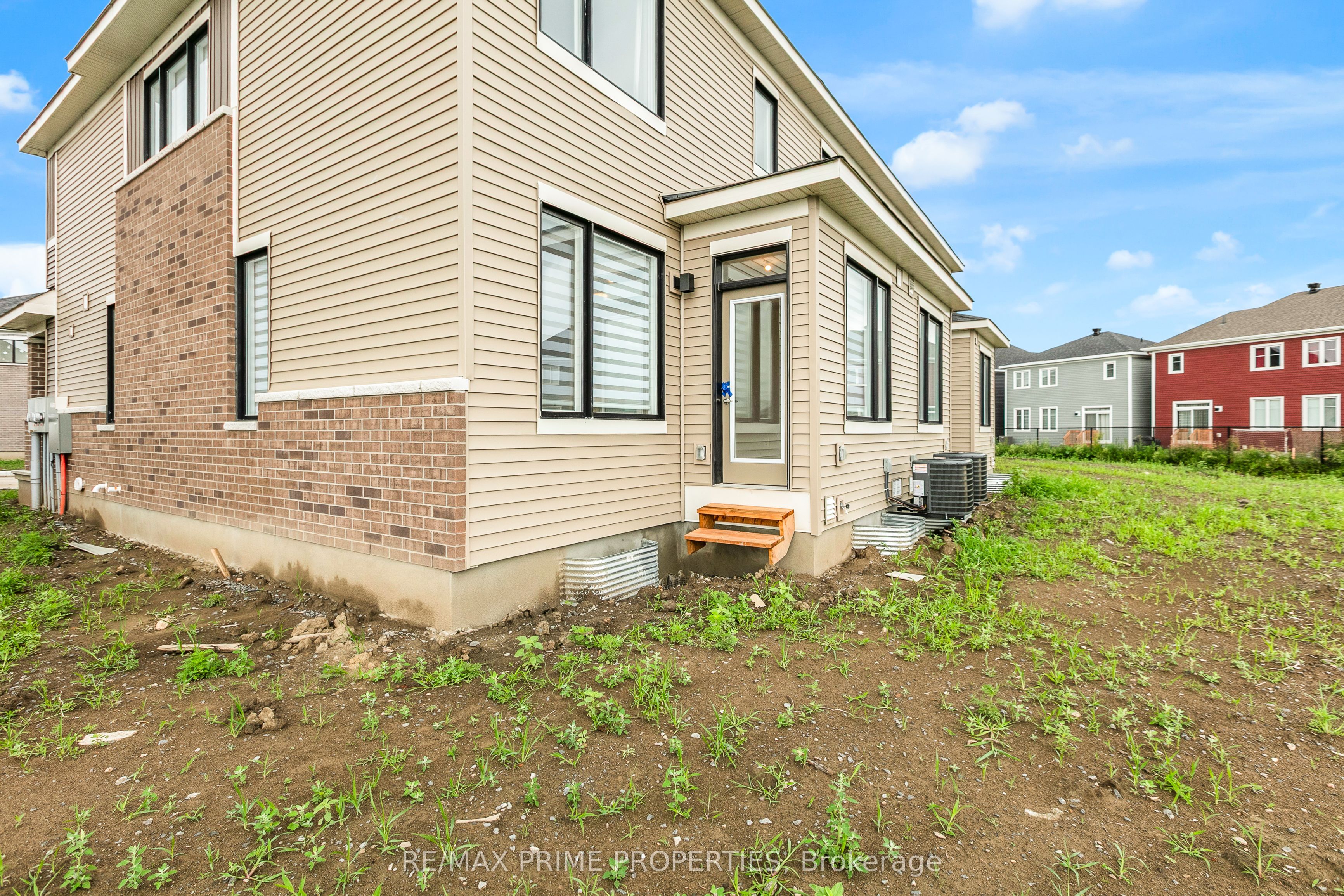 745 Haflinger Row Property Photo 4