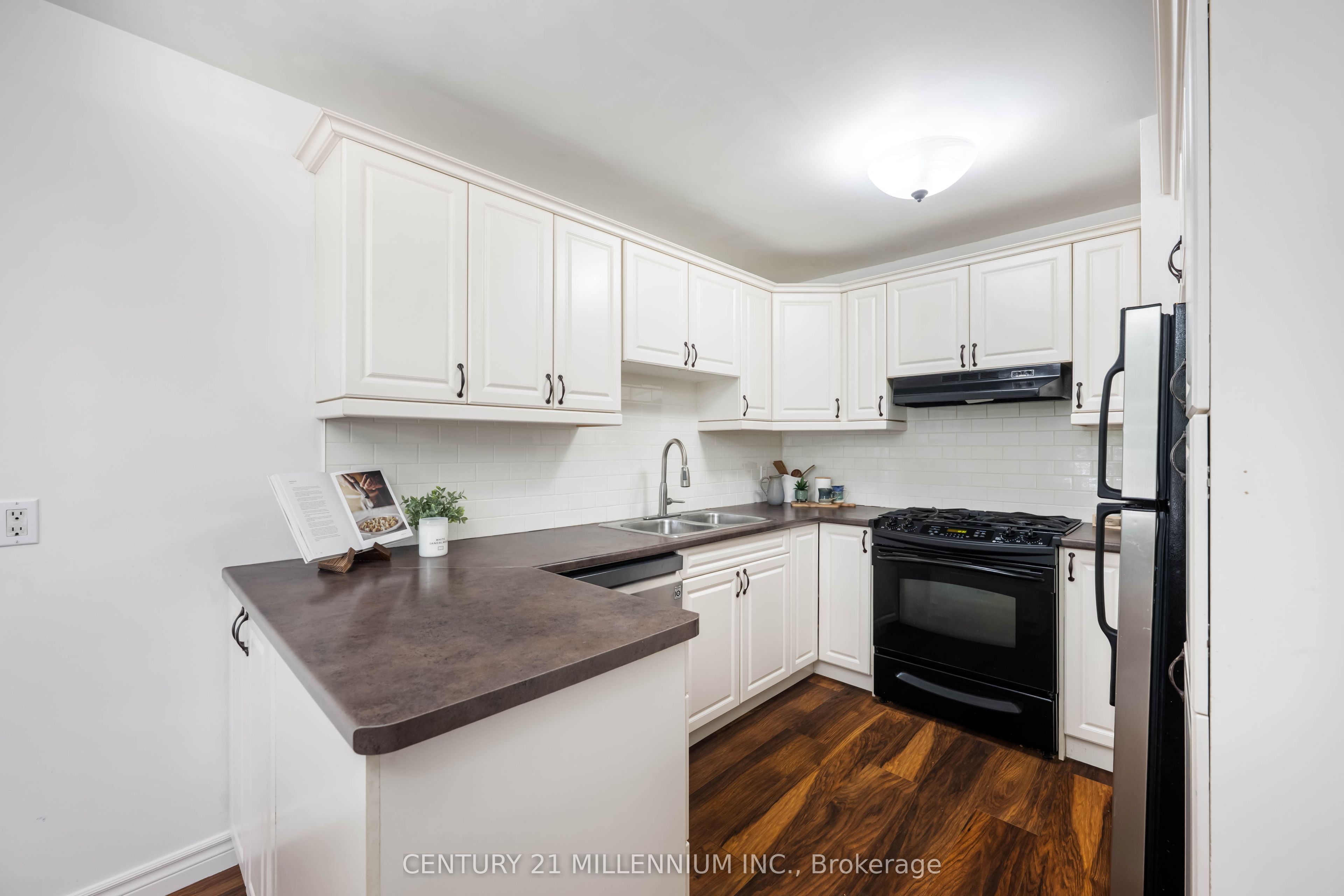 513 Pineview Gardens Property Photo 10