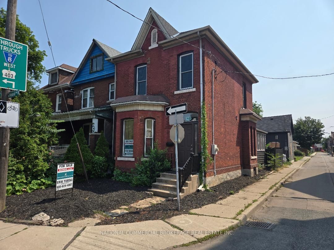 138 Victoria Avenue N Property Photo 1