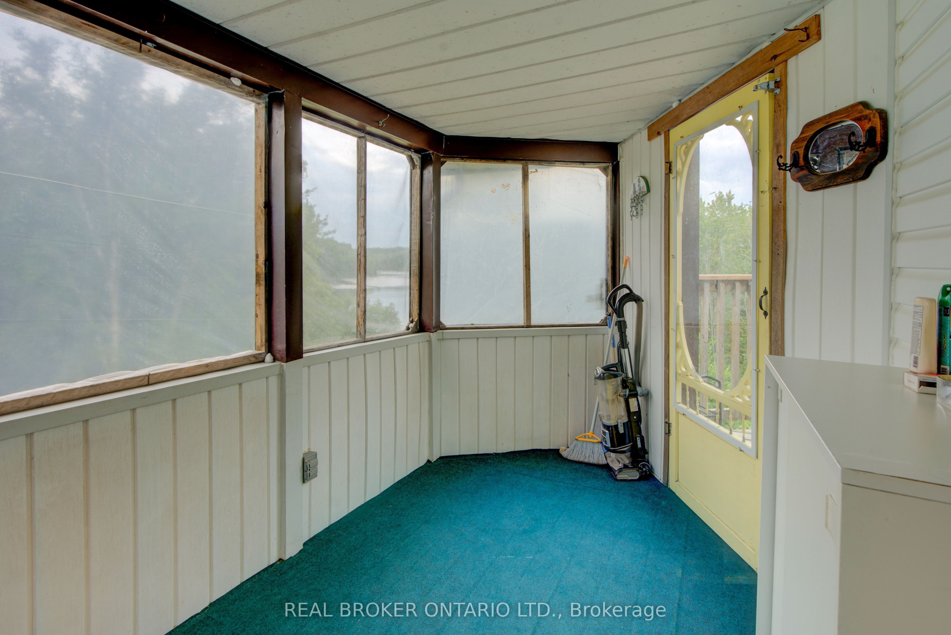 1180 Guigue Road Property Photo 10