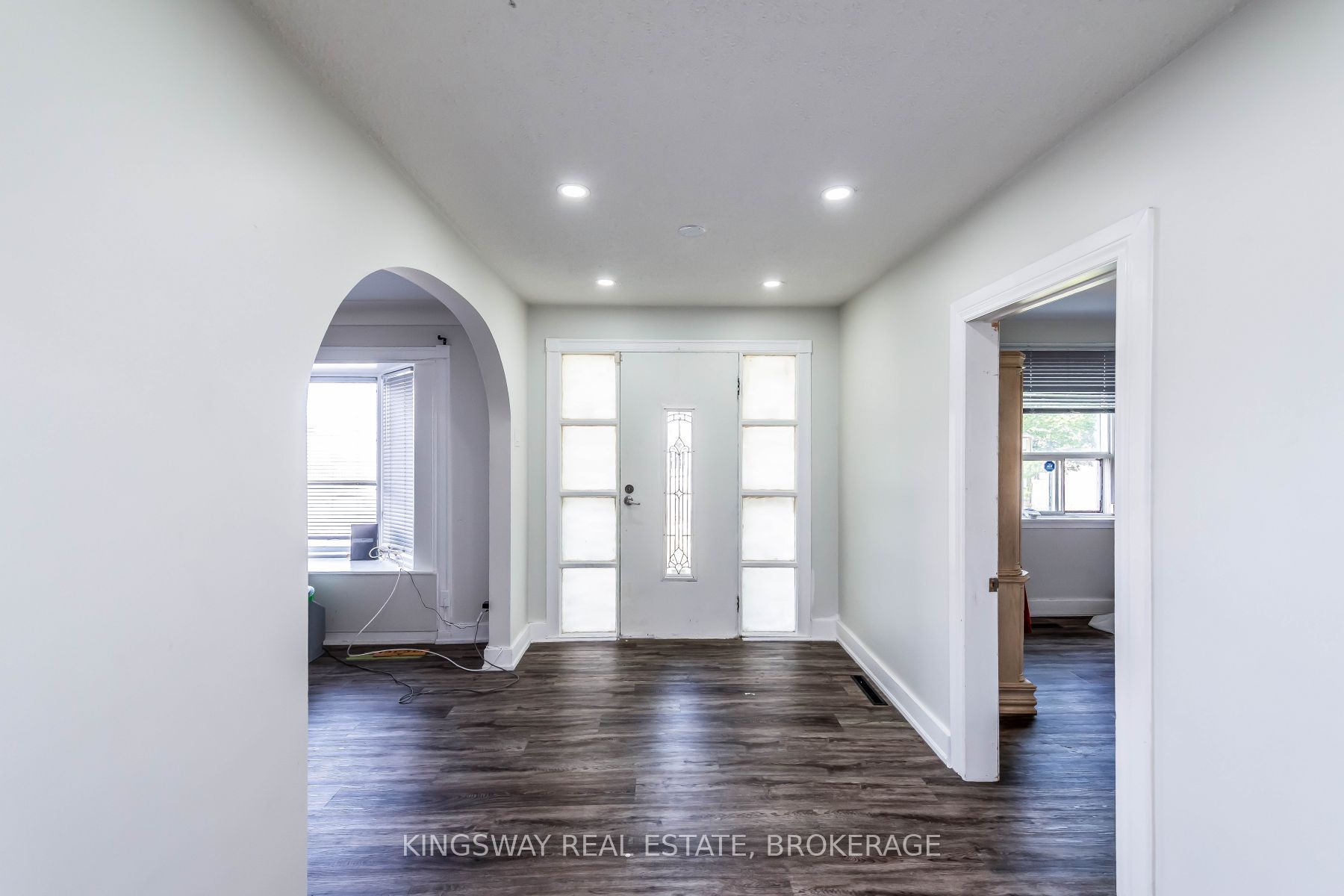 556 Barton Street E Property Photo 4