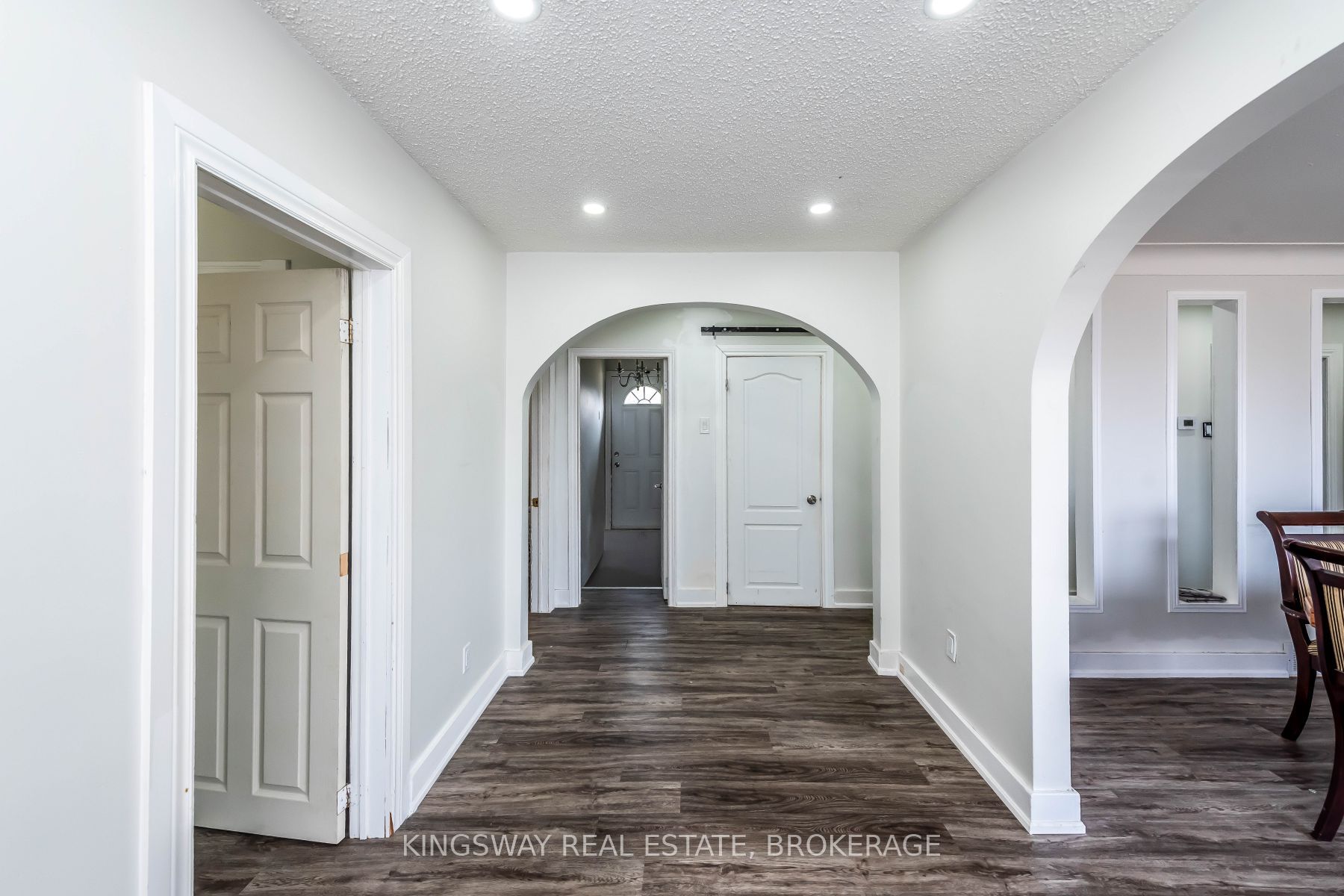 556 Barton Street E Property Photo 5