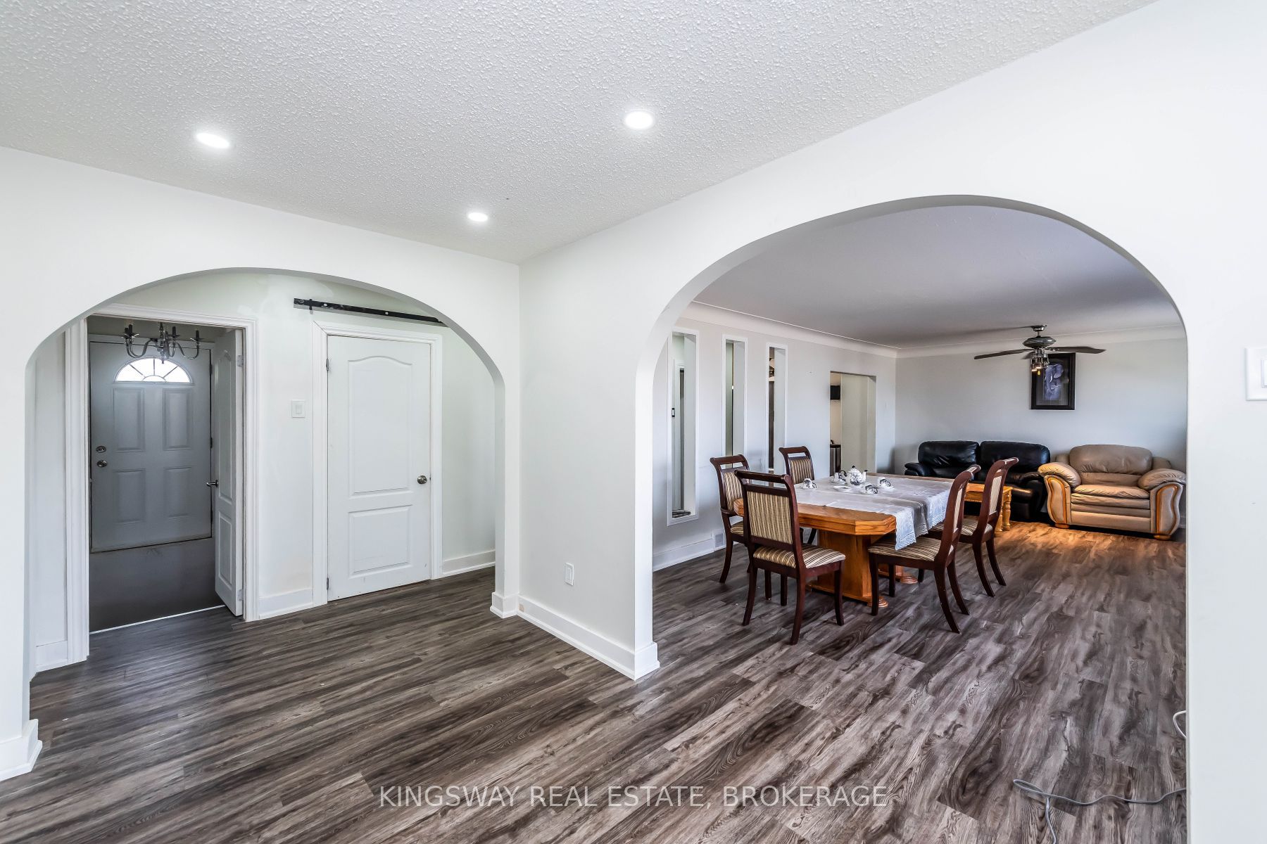 556 Barton Street E Property Photo 6