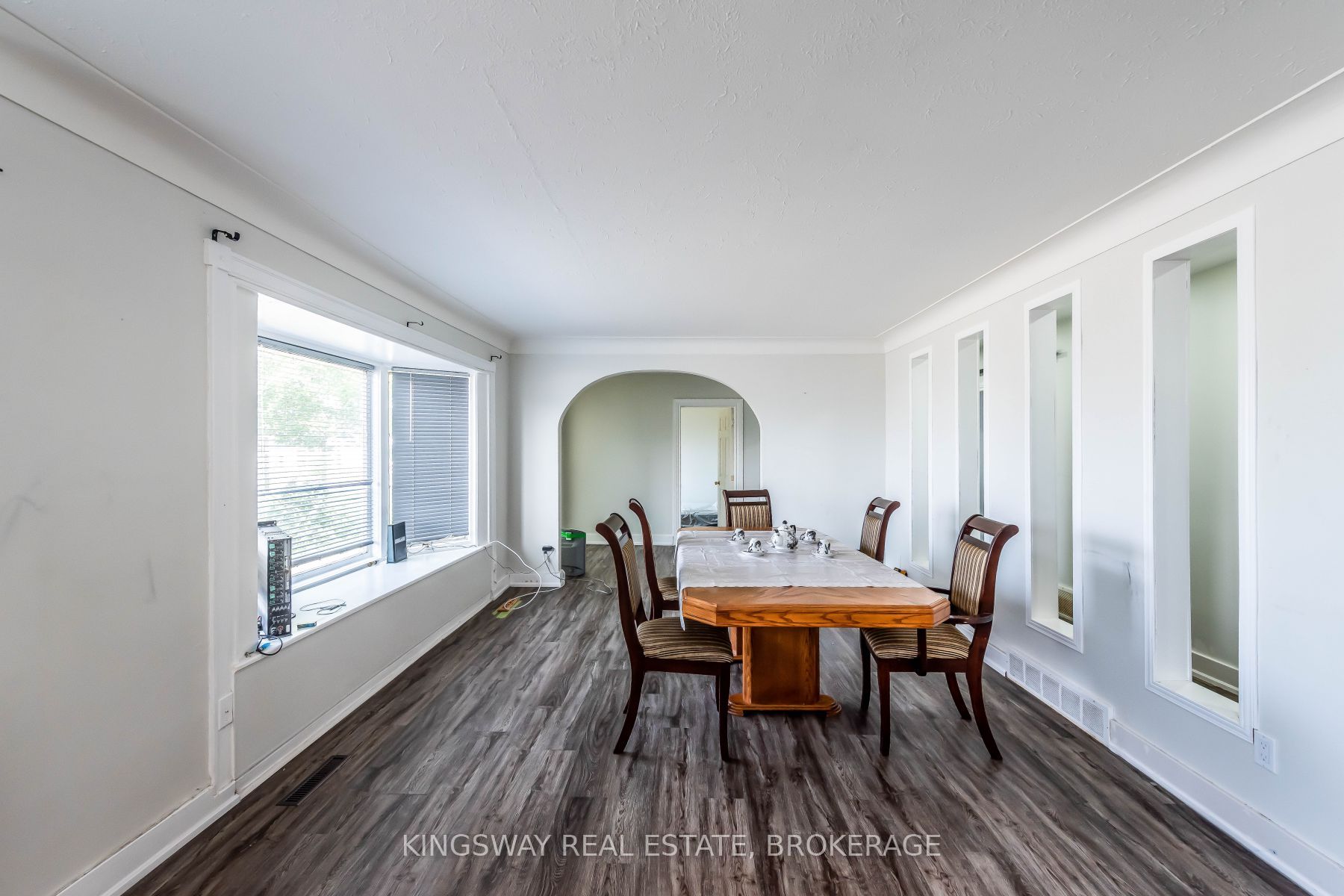 556 Barton Street E Property Photo 9