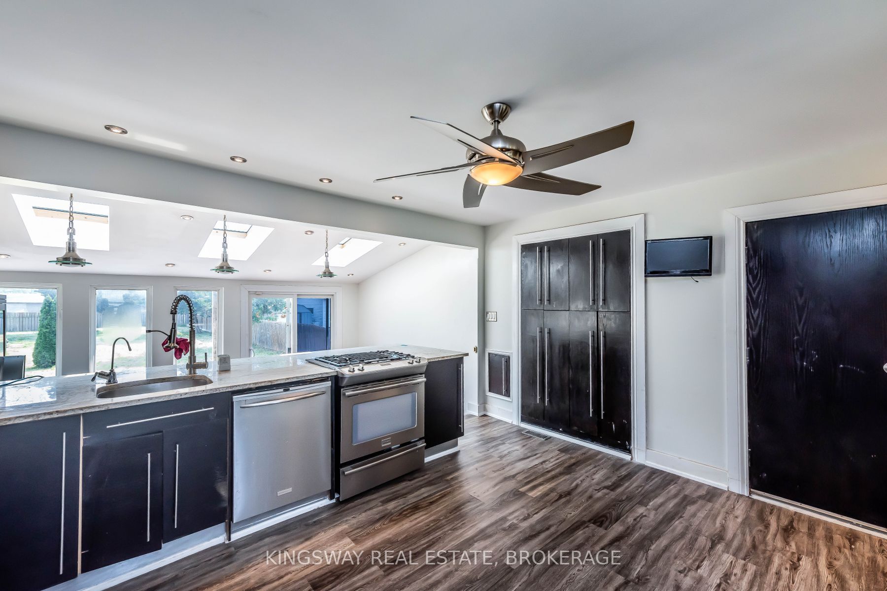 556 Barton Street E Property Photo 12