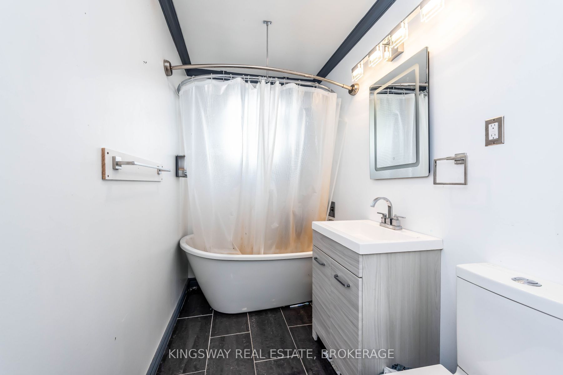 556 Barton Street E Property Photo 19