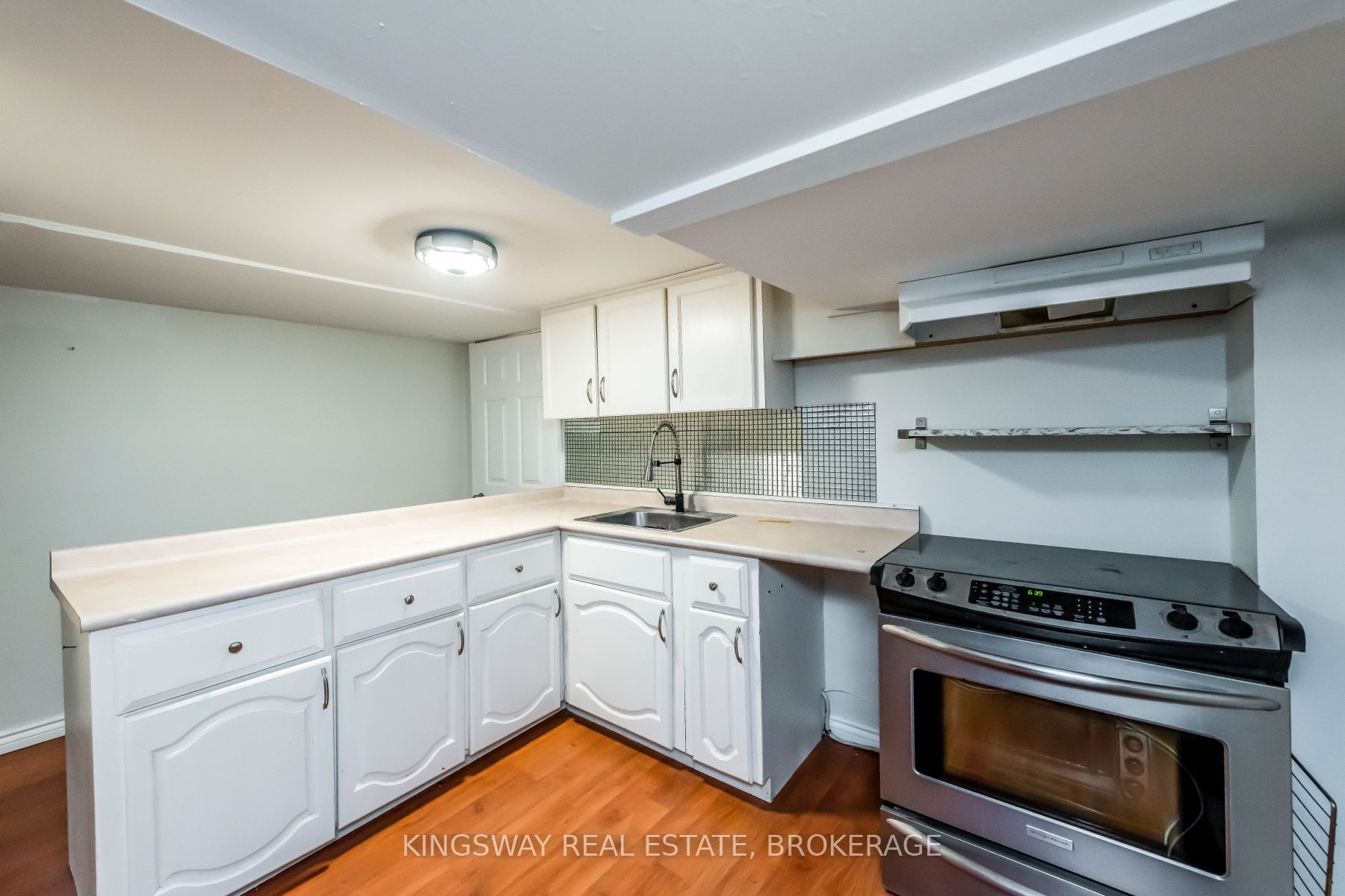 556 Barton Street E Property Photo 25