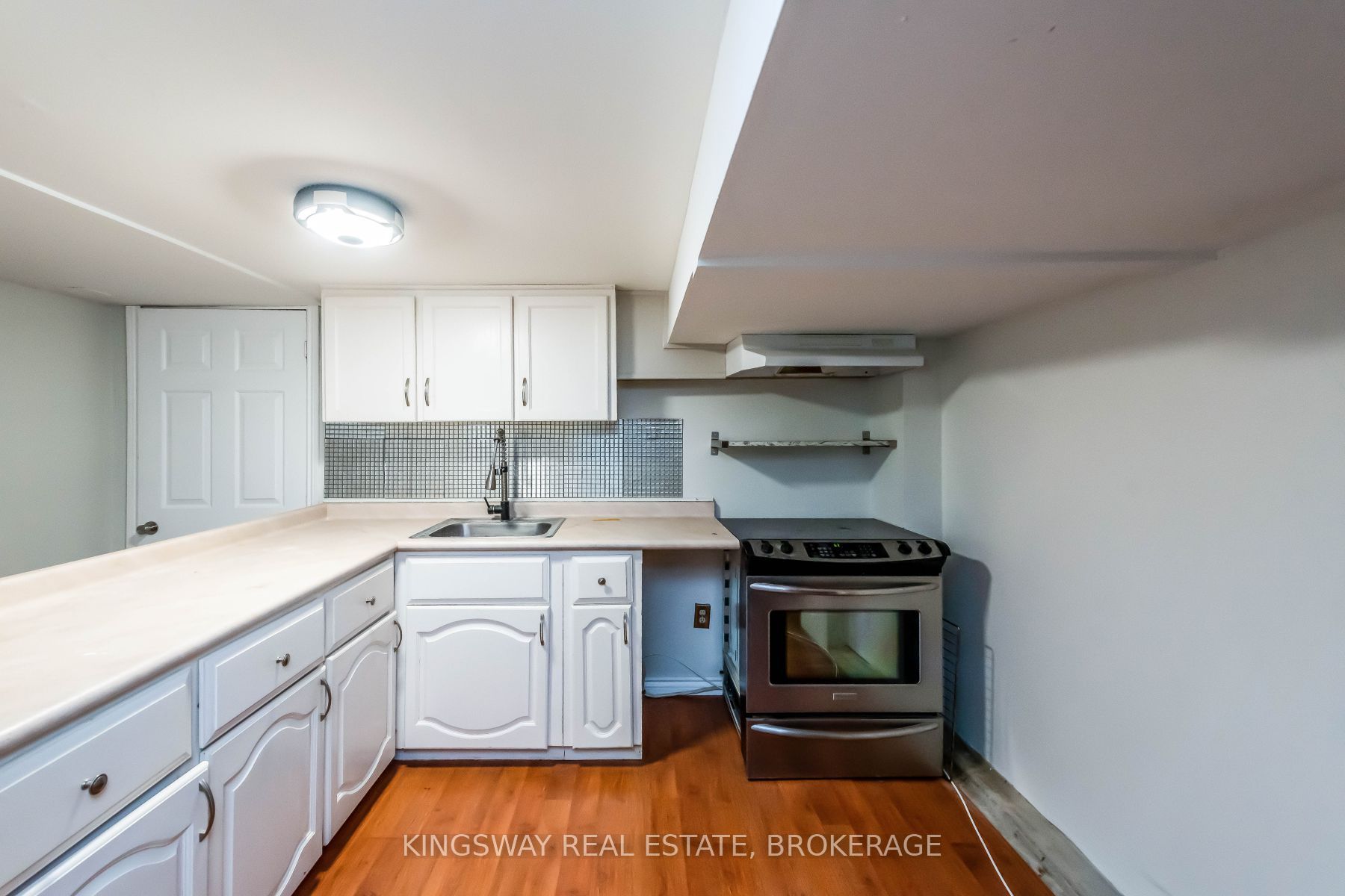 556 Barton Street E Property Photo 26
