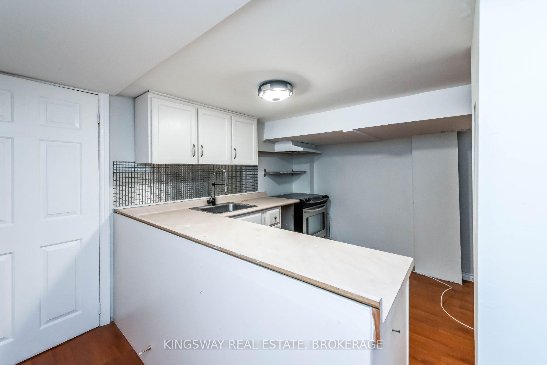 556 Barton Street E Property Photo 27