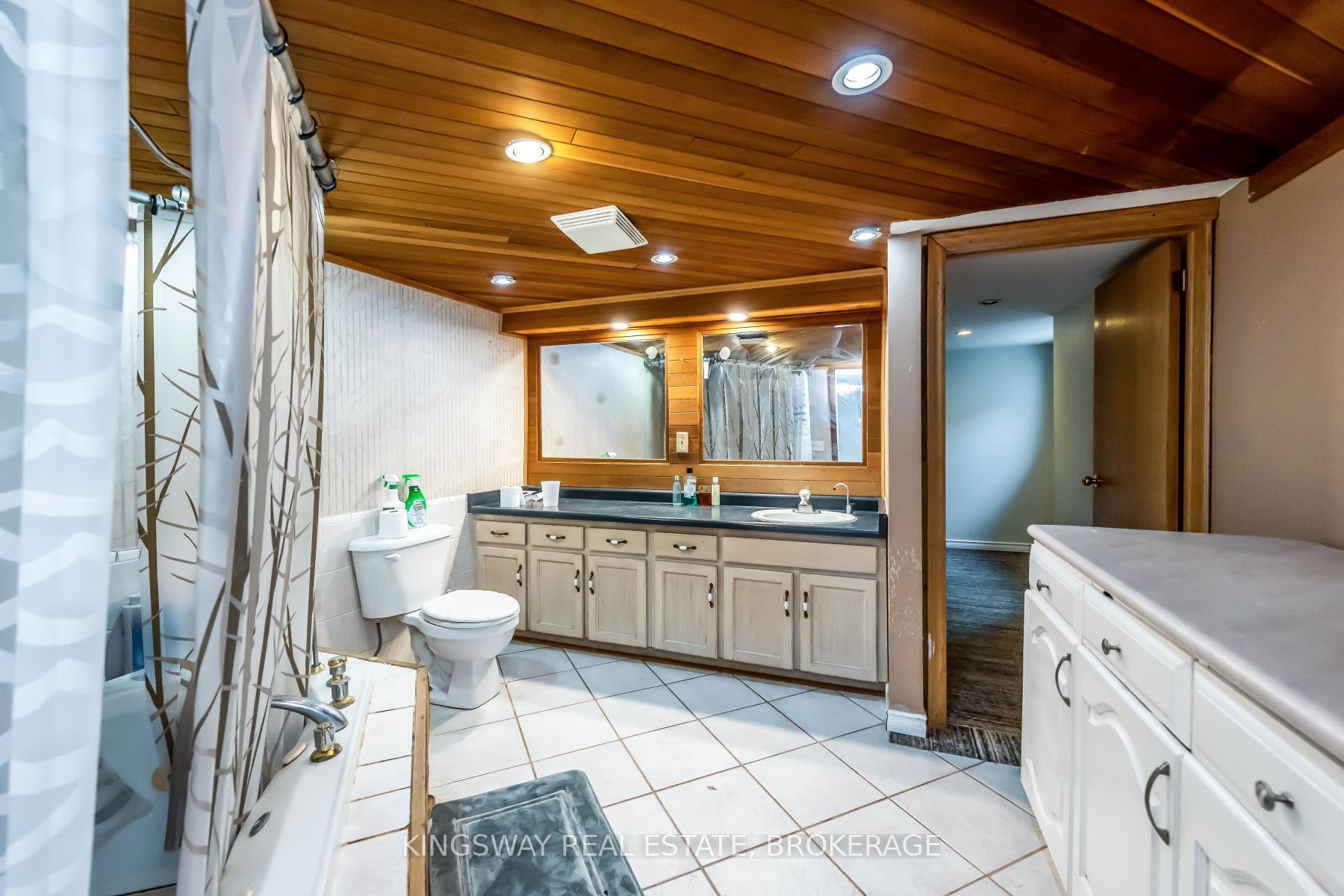 556 Barton Street E Property Photo 30