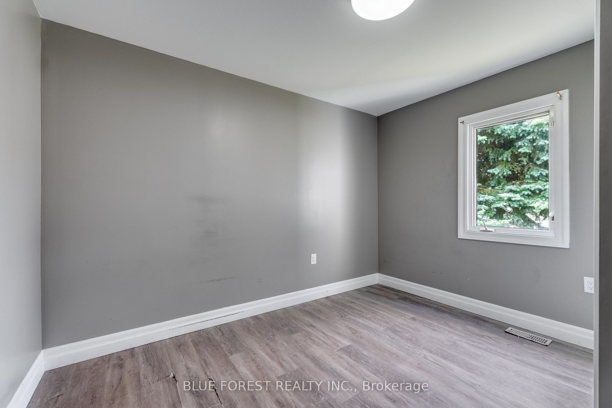 30 Park Avenue E Property Photo 10
