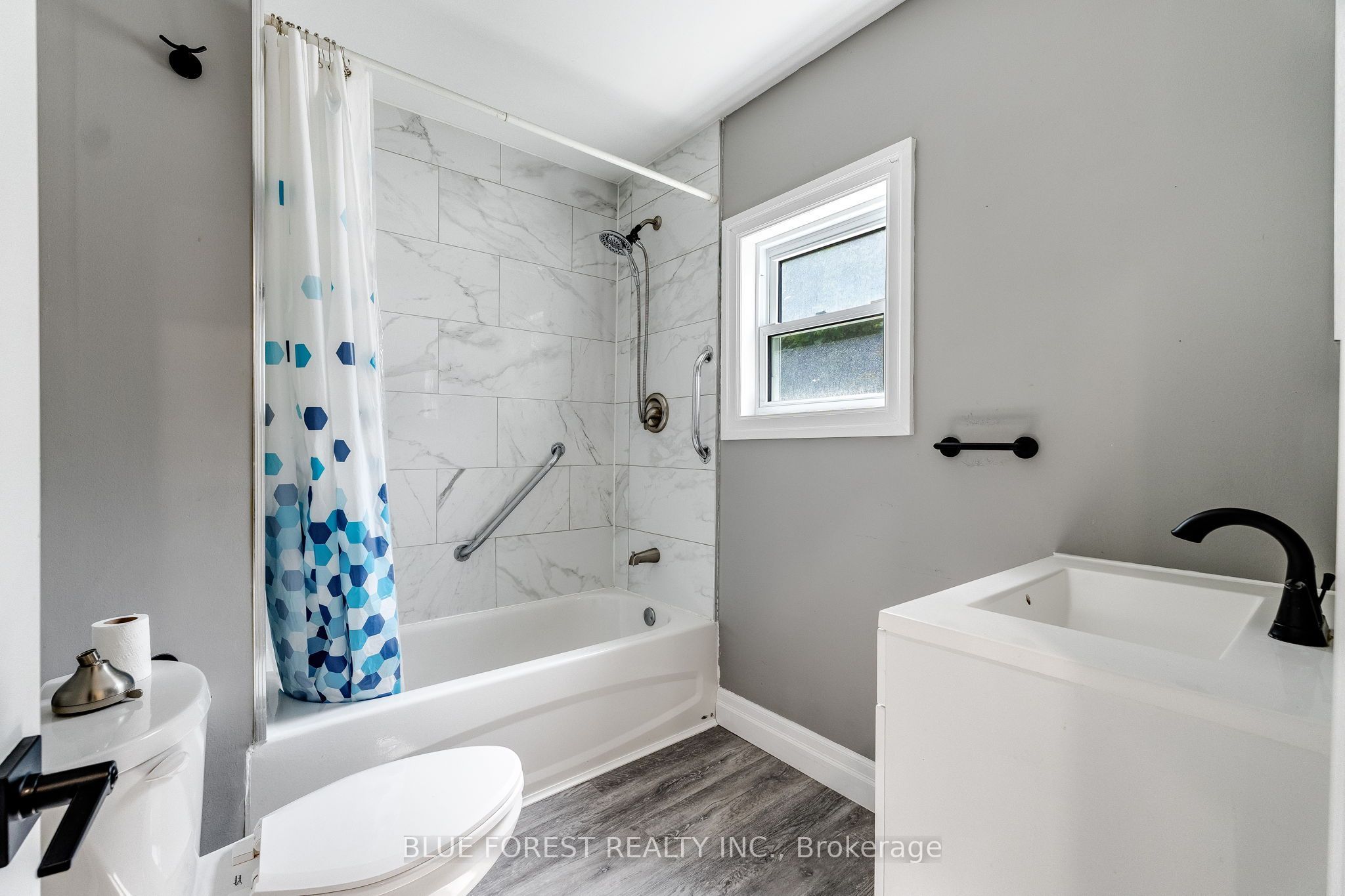 30 Park Avenue E Property Photo 13