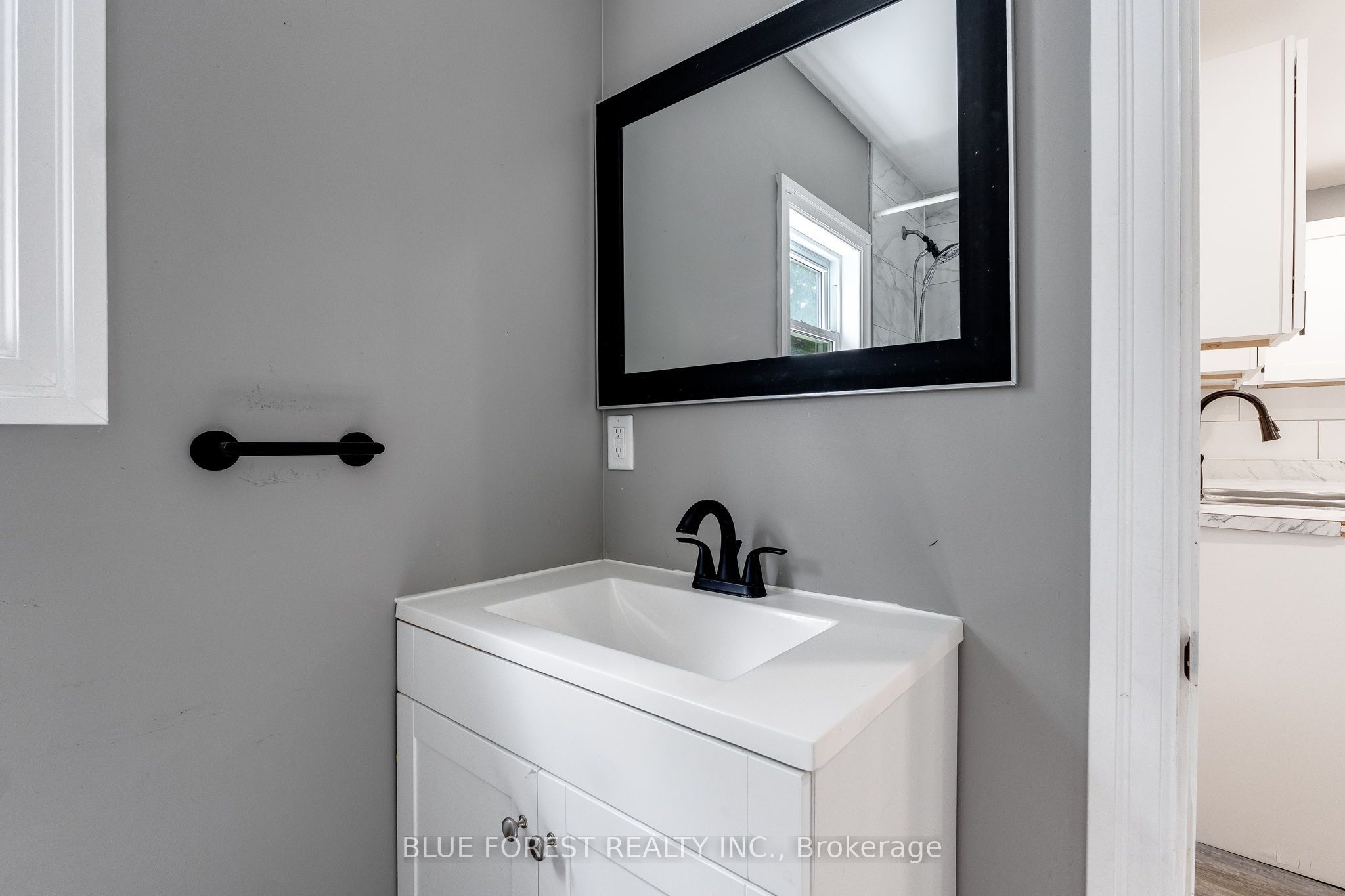 30 Park Avenue E Property Photo 14