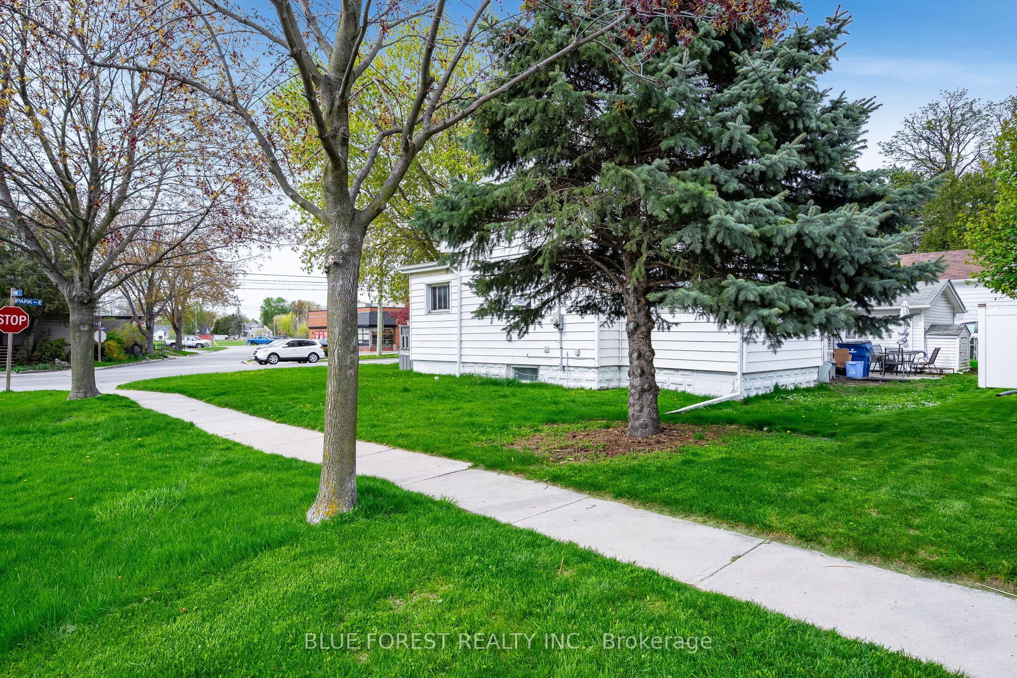 30 Park Avenue E Property Photo 17