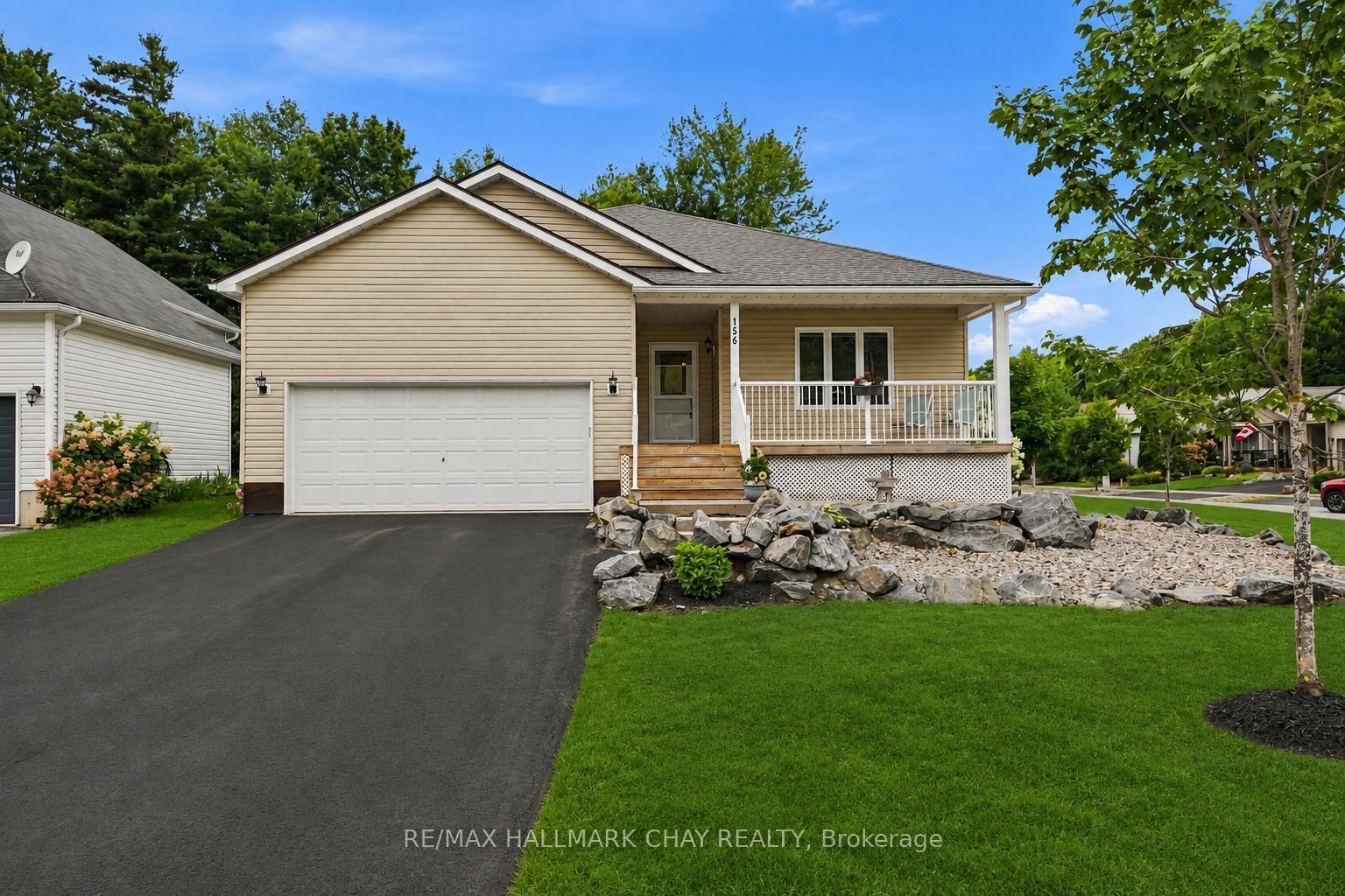 156 Pineridge Gate Property Photo 2
