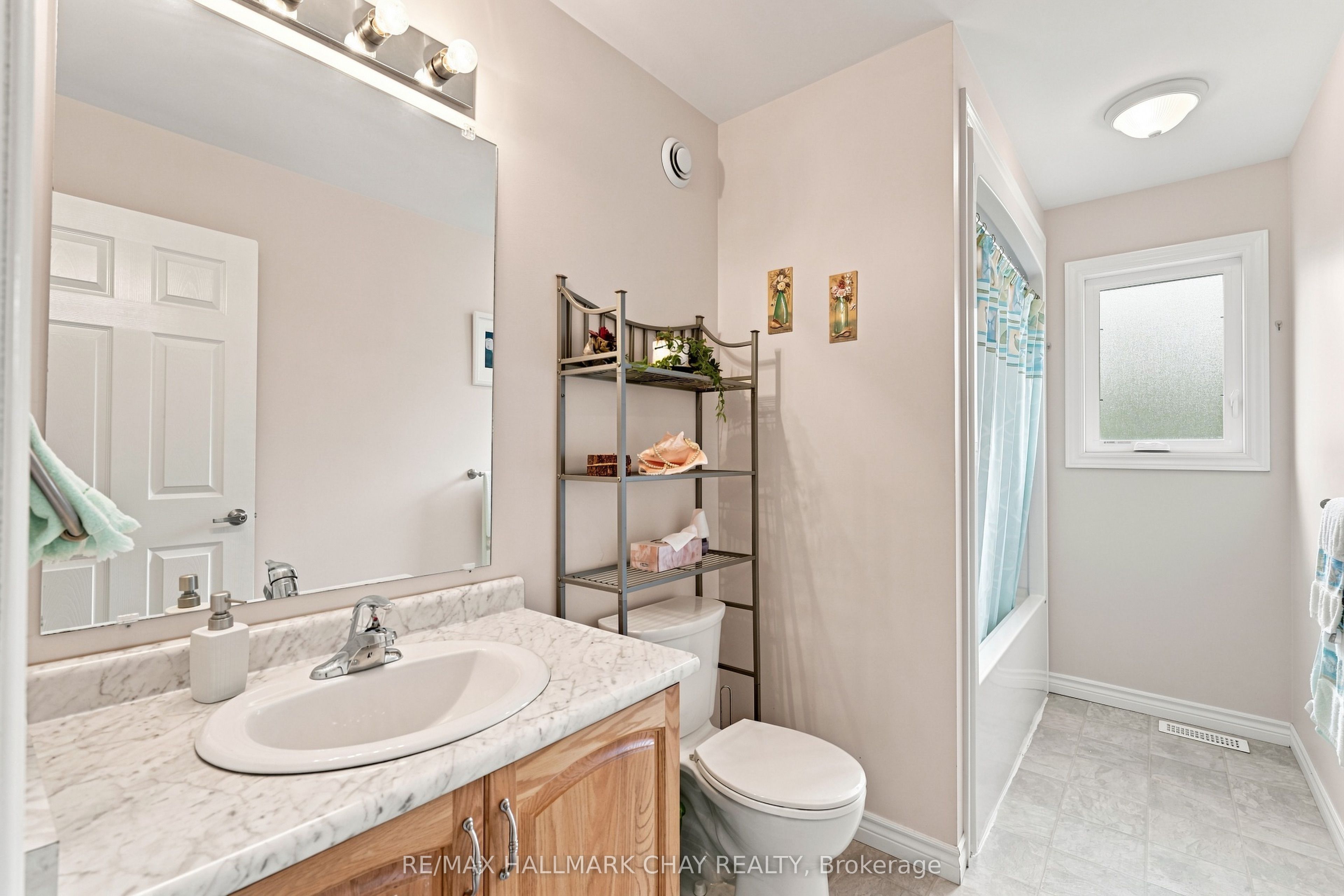 156 Pineridge Gate Property Photo 16
