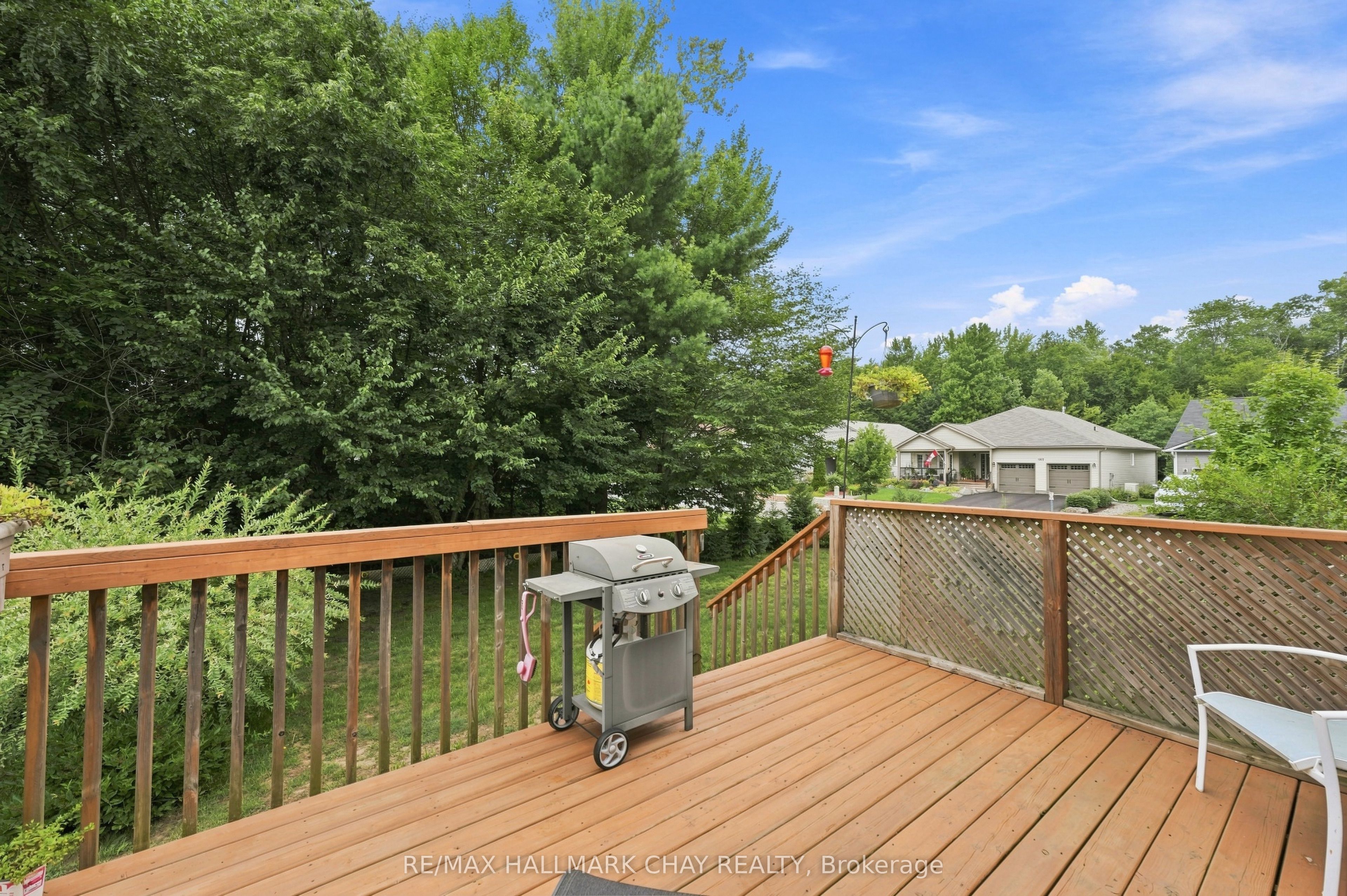 156 Pineridge Gate Property Photo 18