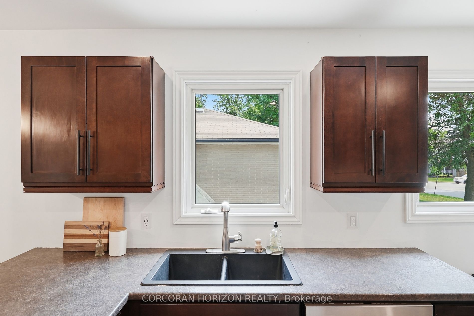 491 St George Street E Property Photo 17