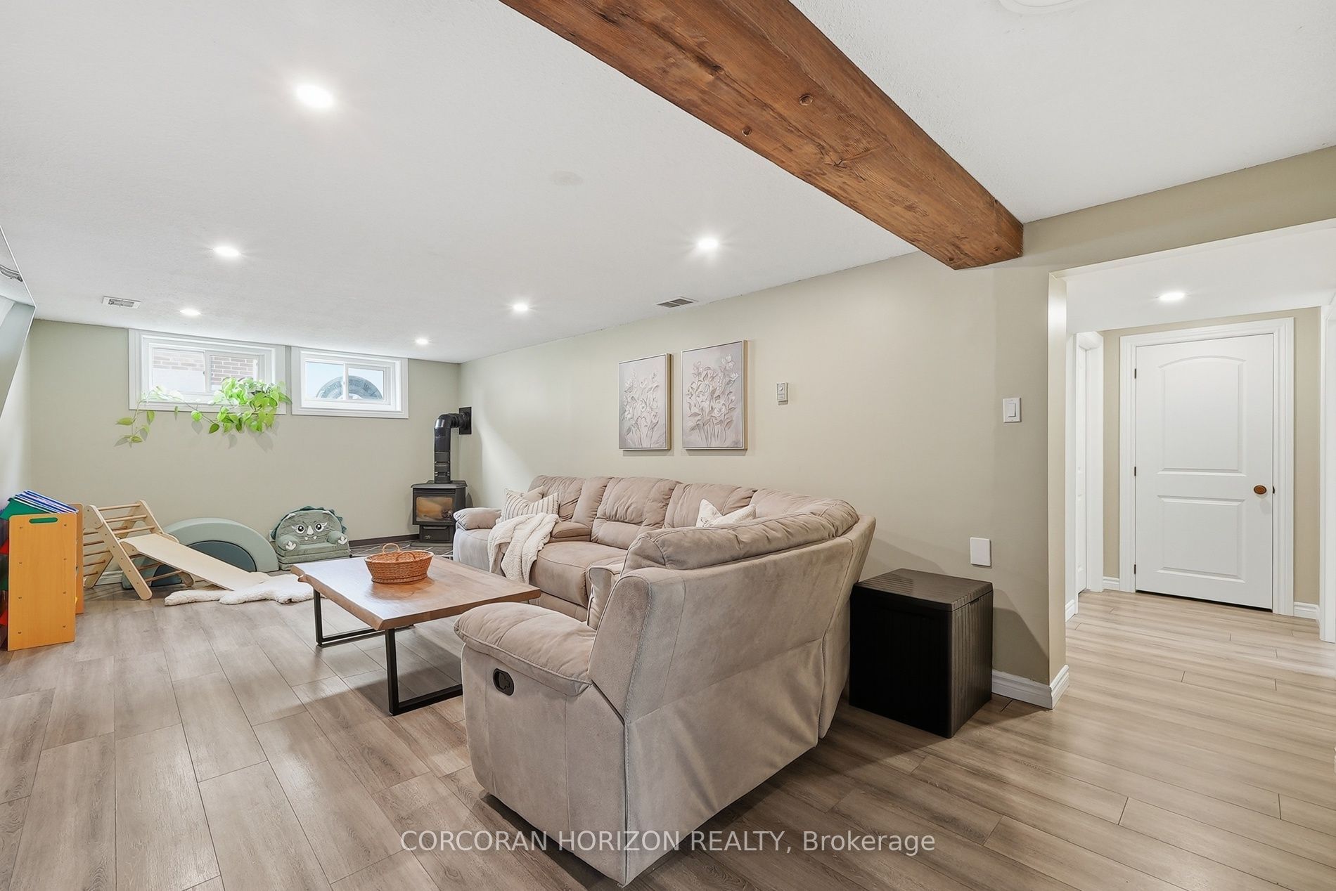 491 St George Street E Property Photo 23