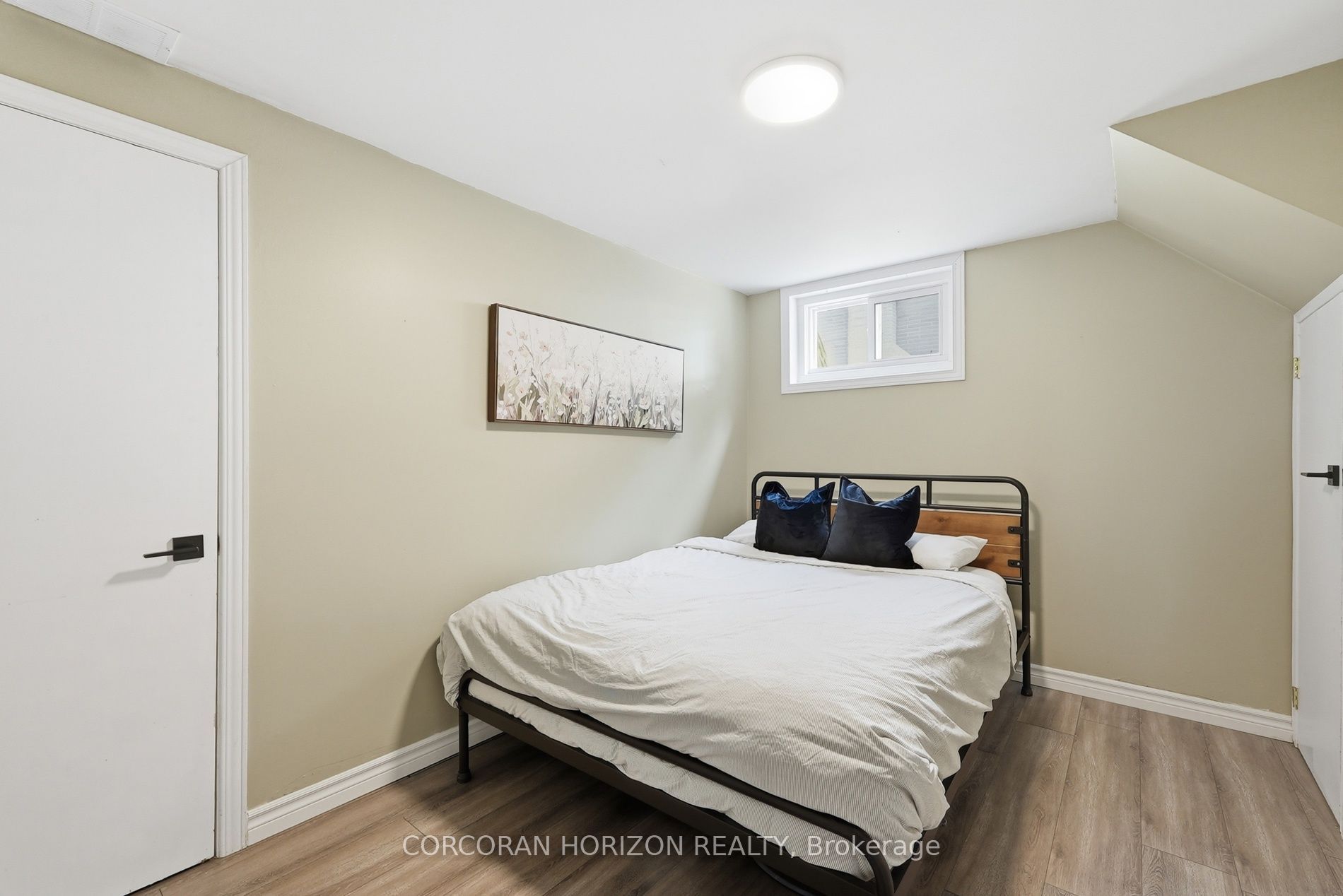 491 St George Street E Property Photo 25