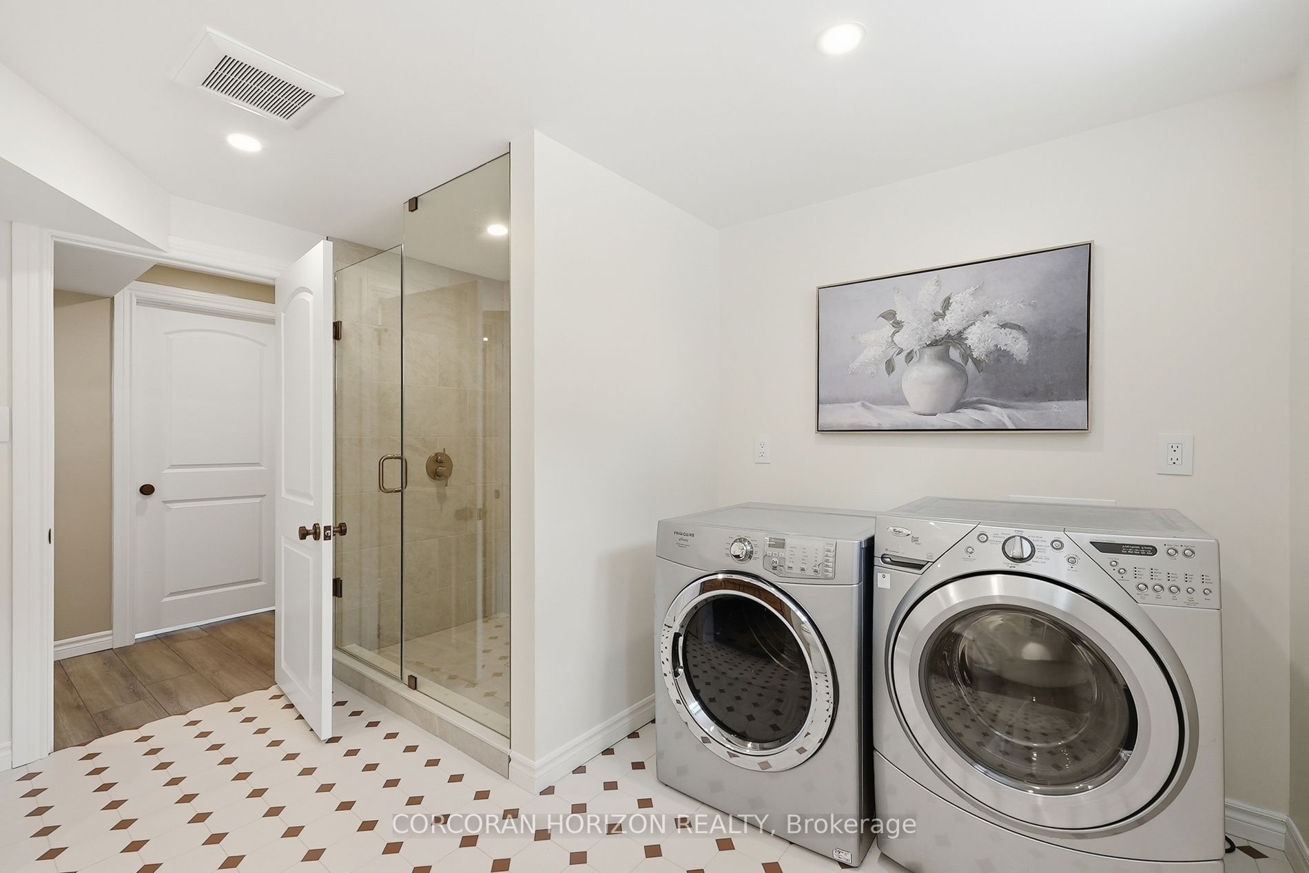 491 St George Street E Property Photo 28