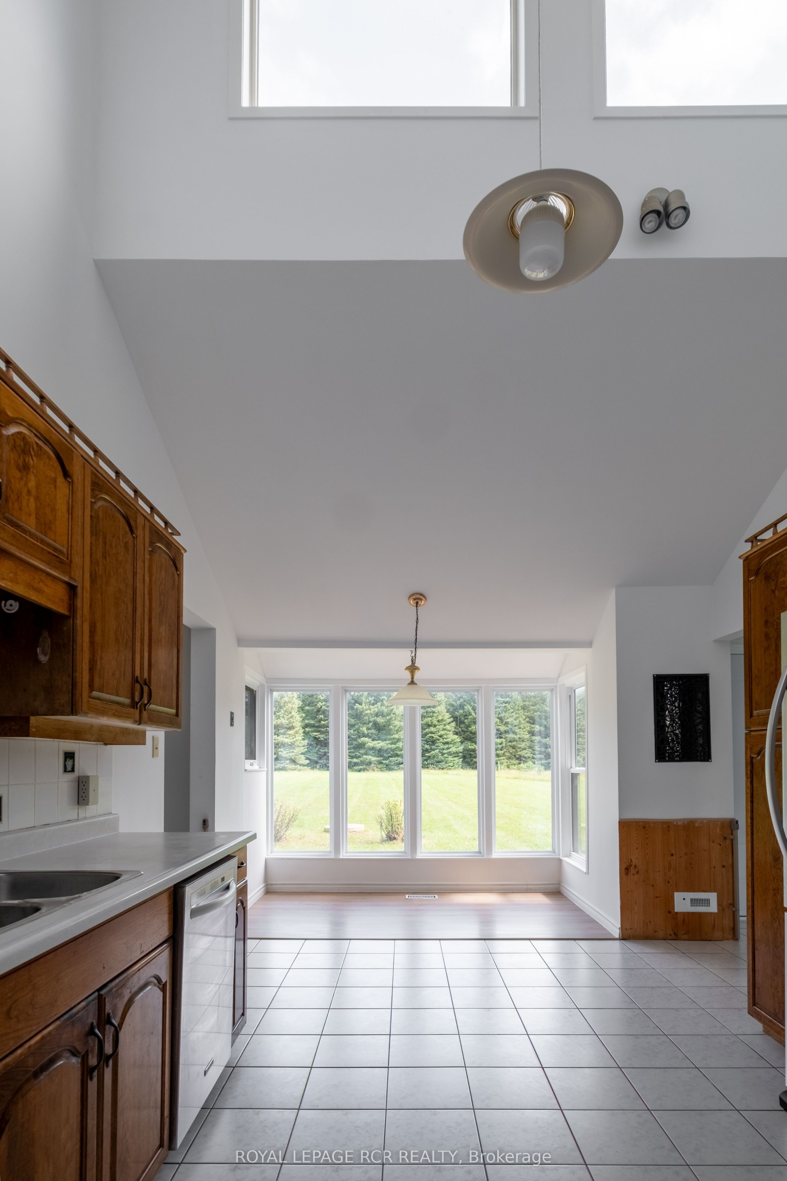 6066 4th Line Property Photo 18