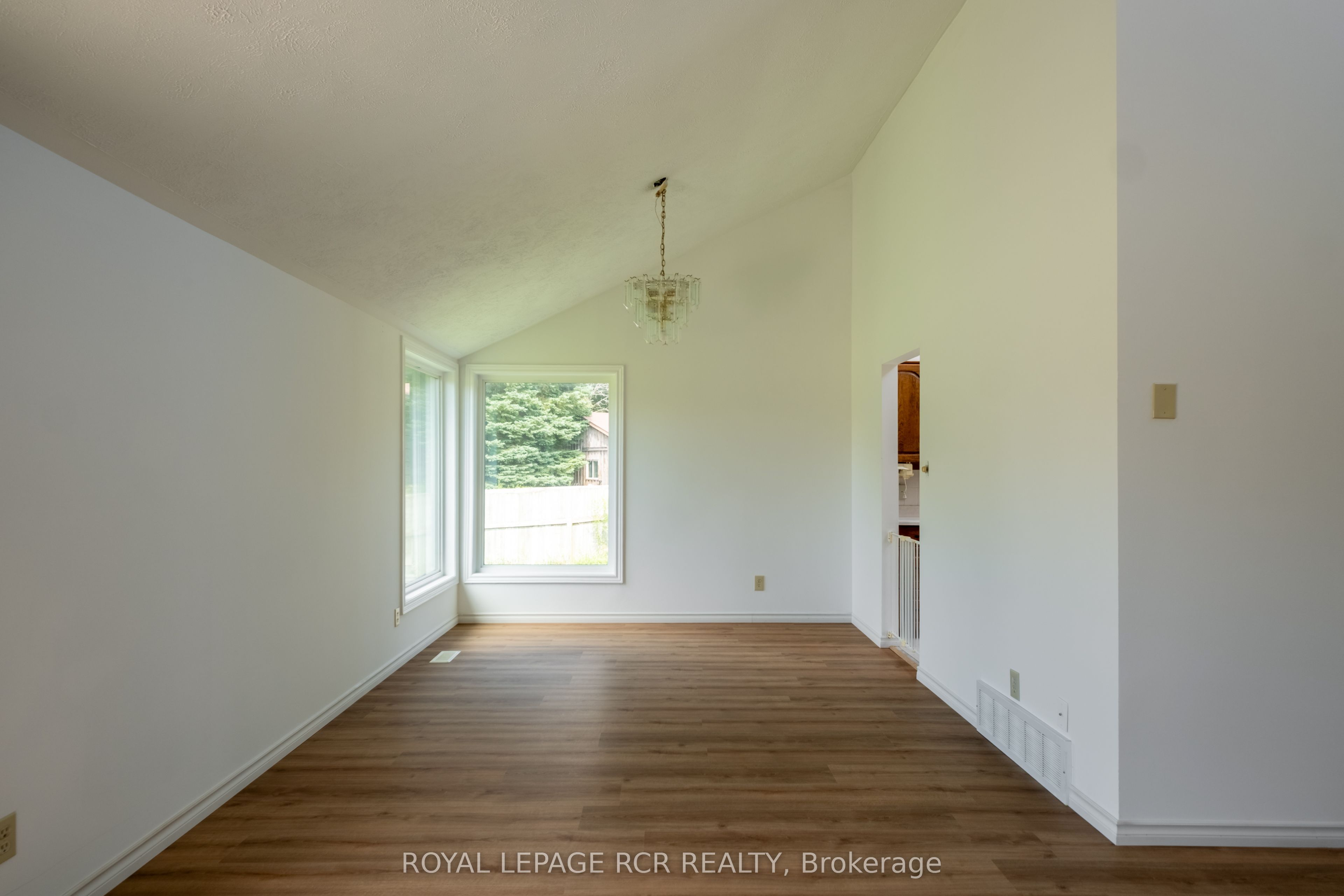 6066 4th Line Property Photo 20
