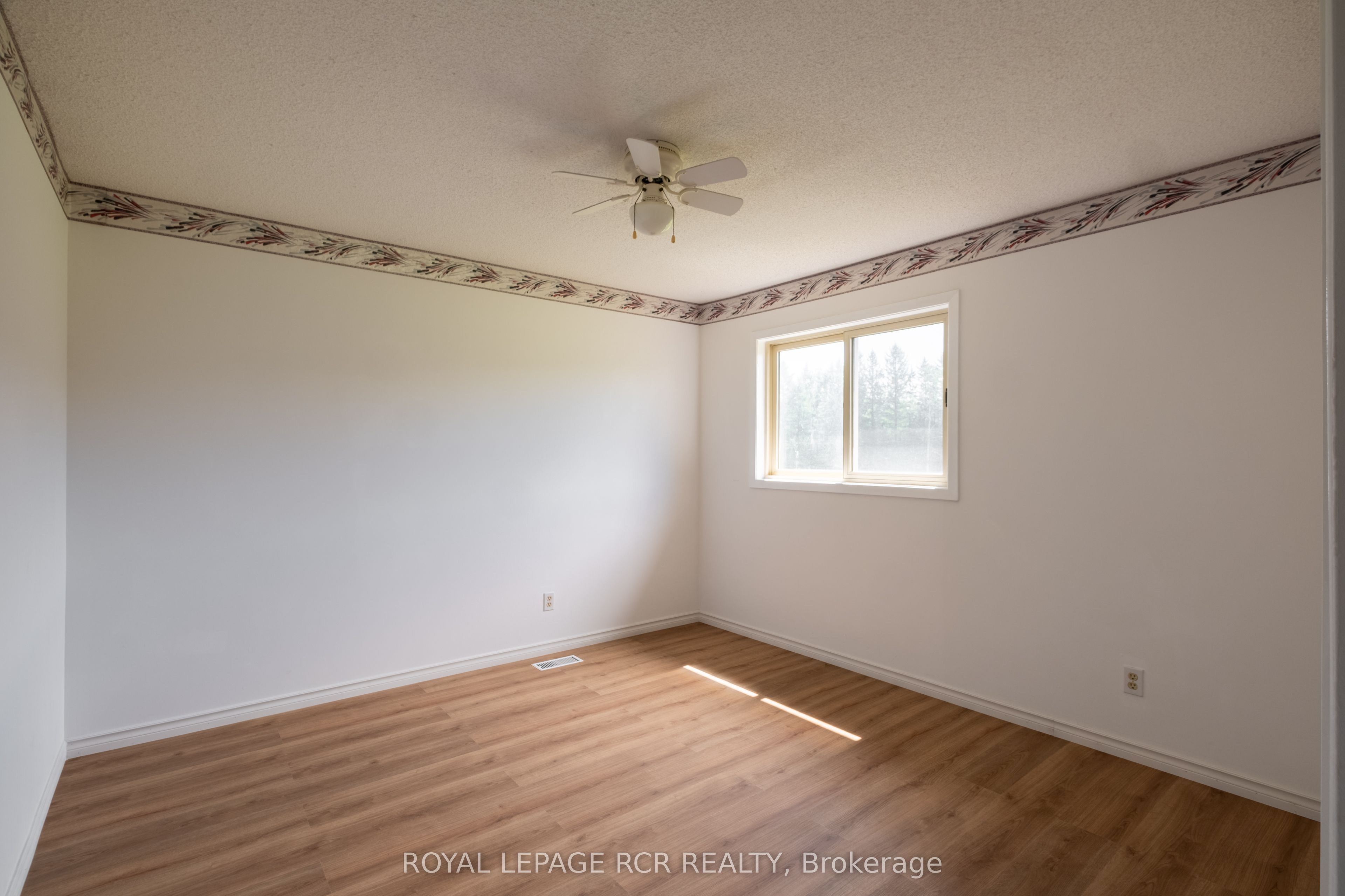 6066 4th Line Property Photo 26