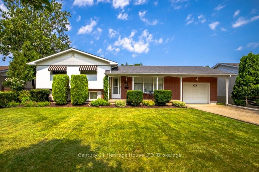 121 Lockhart Drive Property Photo 1