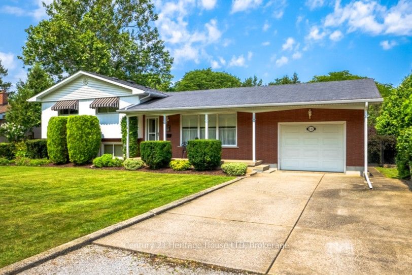 121 Lockhart Drive Property Photo 3