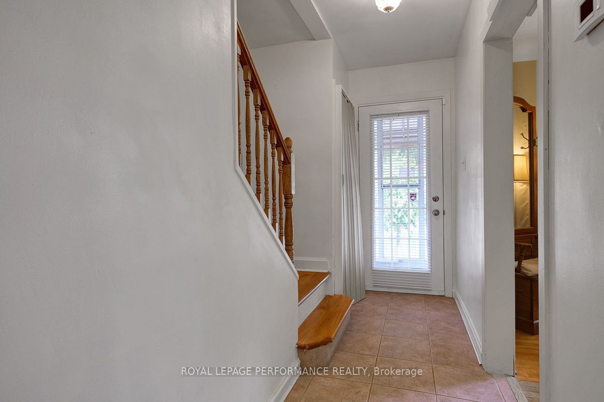 550 Wolffdale Crescent Property Photo 4