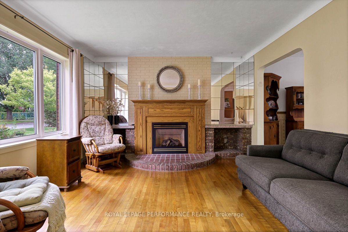 550 Wolffdale Crescent Property Photo 6