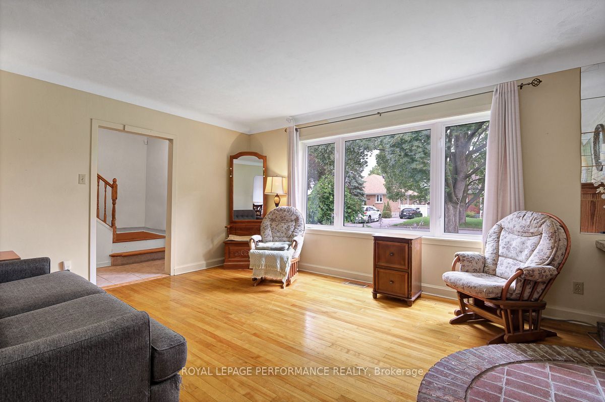 550 Wolffdale Crescent Property Photo 7