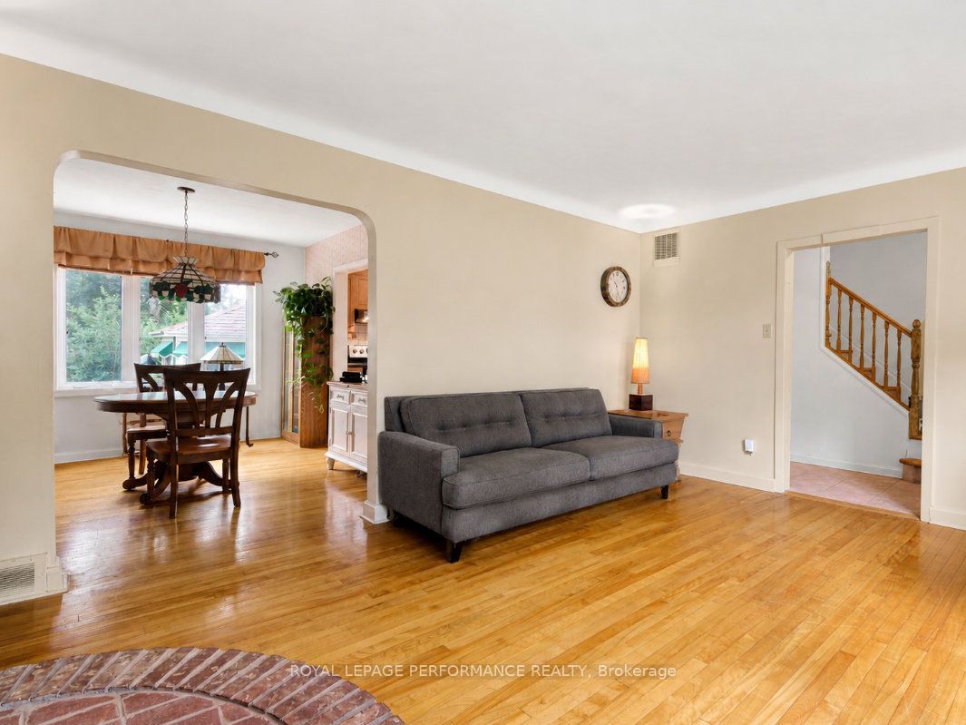 550 Wolffdale Crescent Property Photo 8