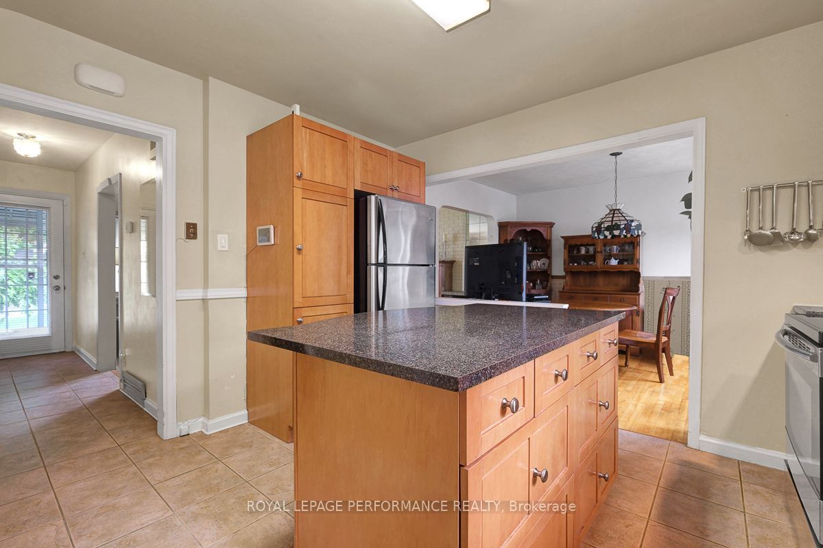 550 Wolffdale Crescent Property Photo 15