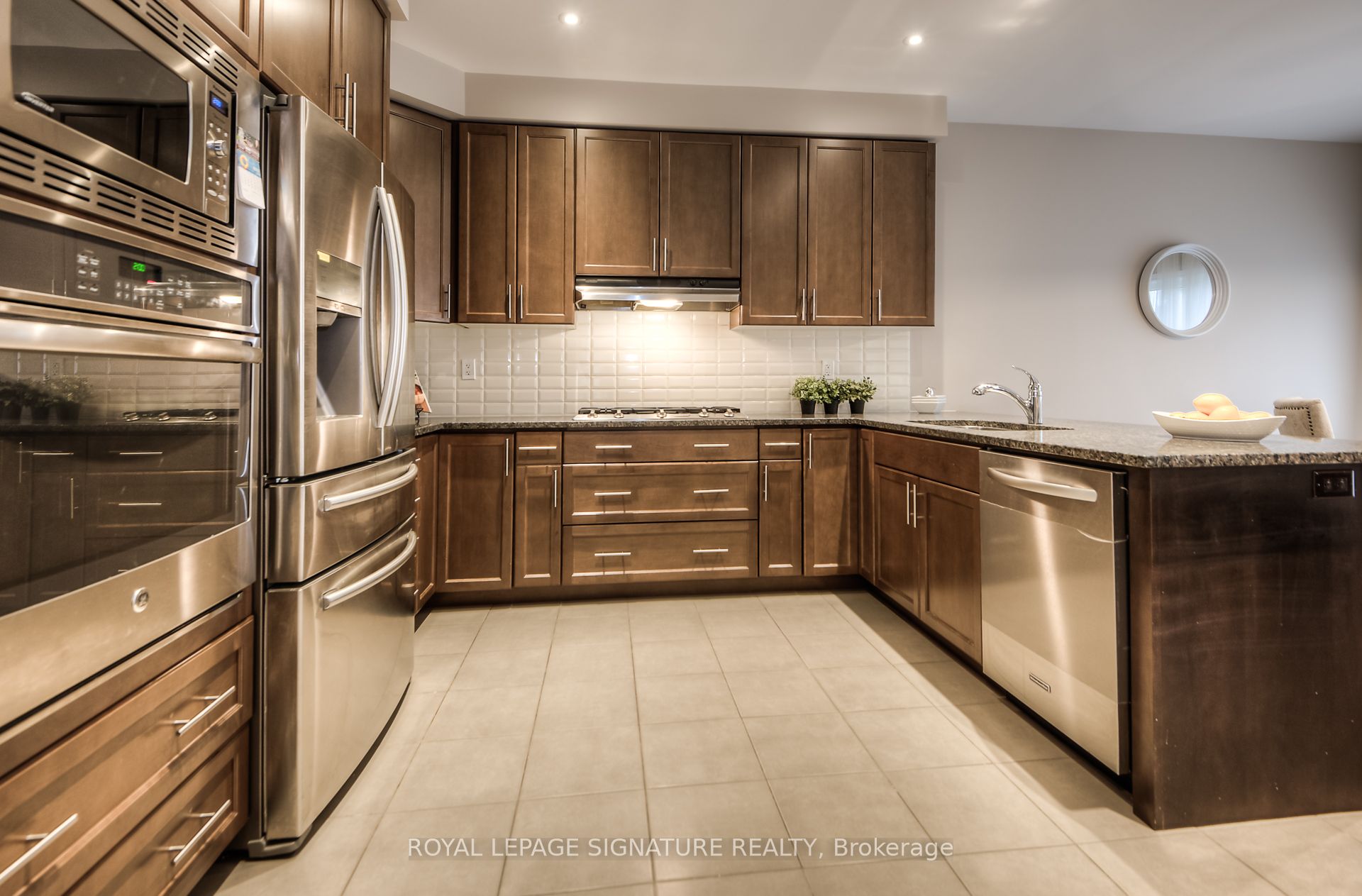102 Coopershawk Street Property Photo 6