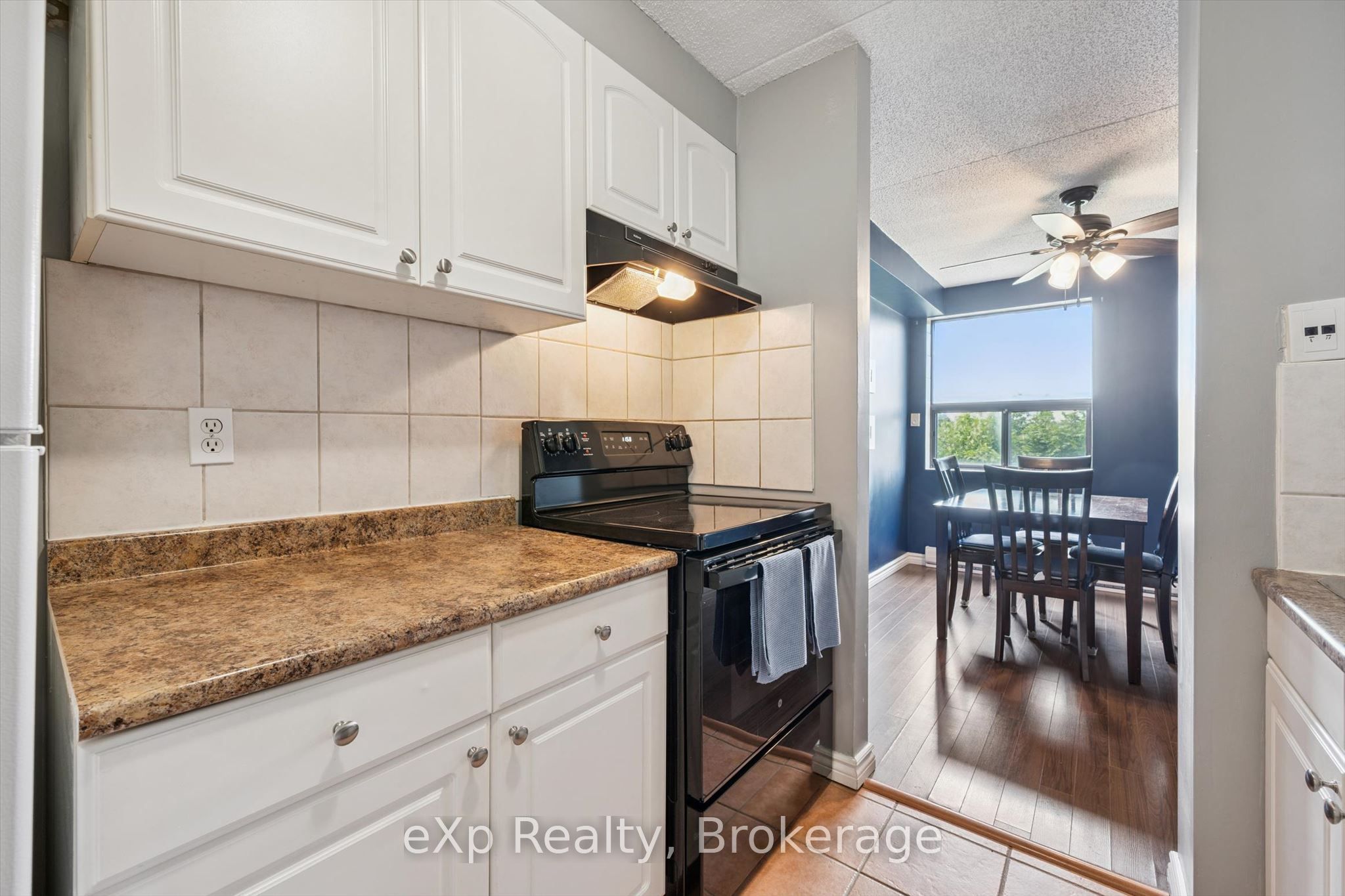 65 Silvercreek Parkway N 404 Property Photo 18