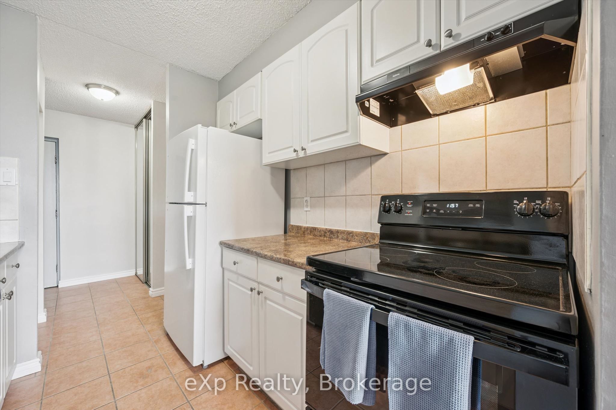 65 Silvercreek Parkway N 404 Property Photo 19