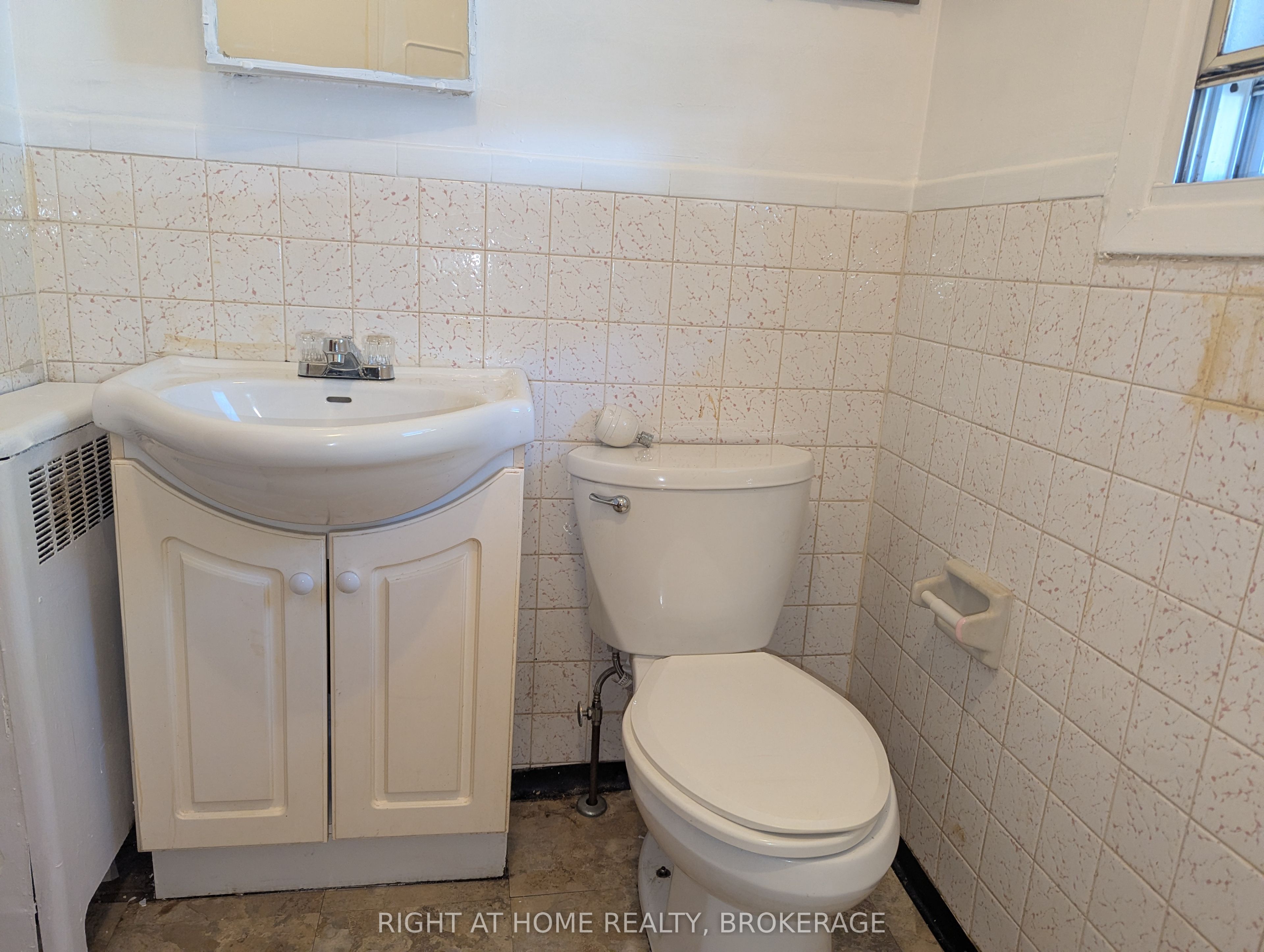 60 Richmond Avenue 2 Property Photo 6