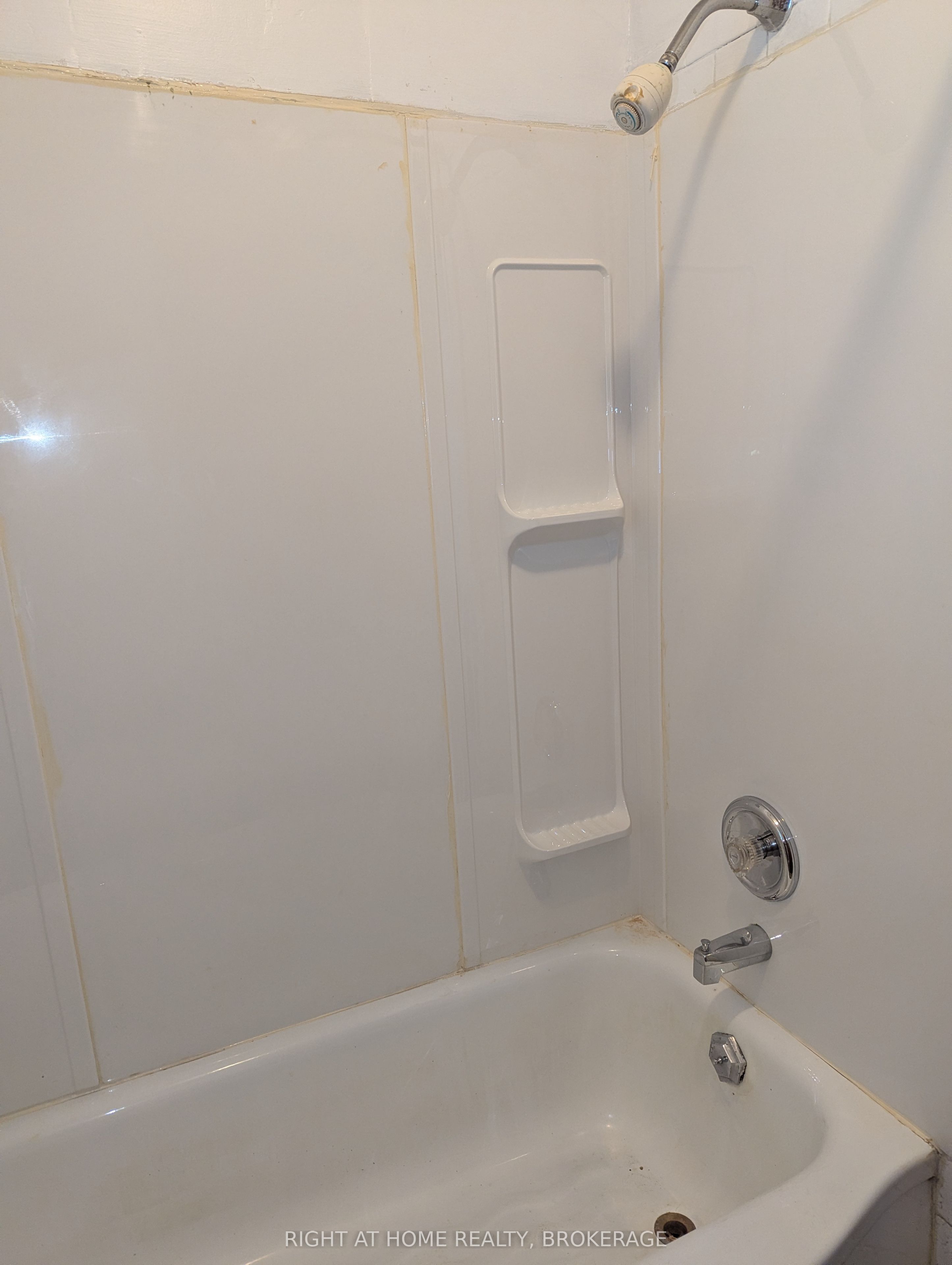 60 Richmond Avenue 2 Property Photo 7