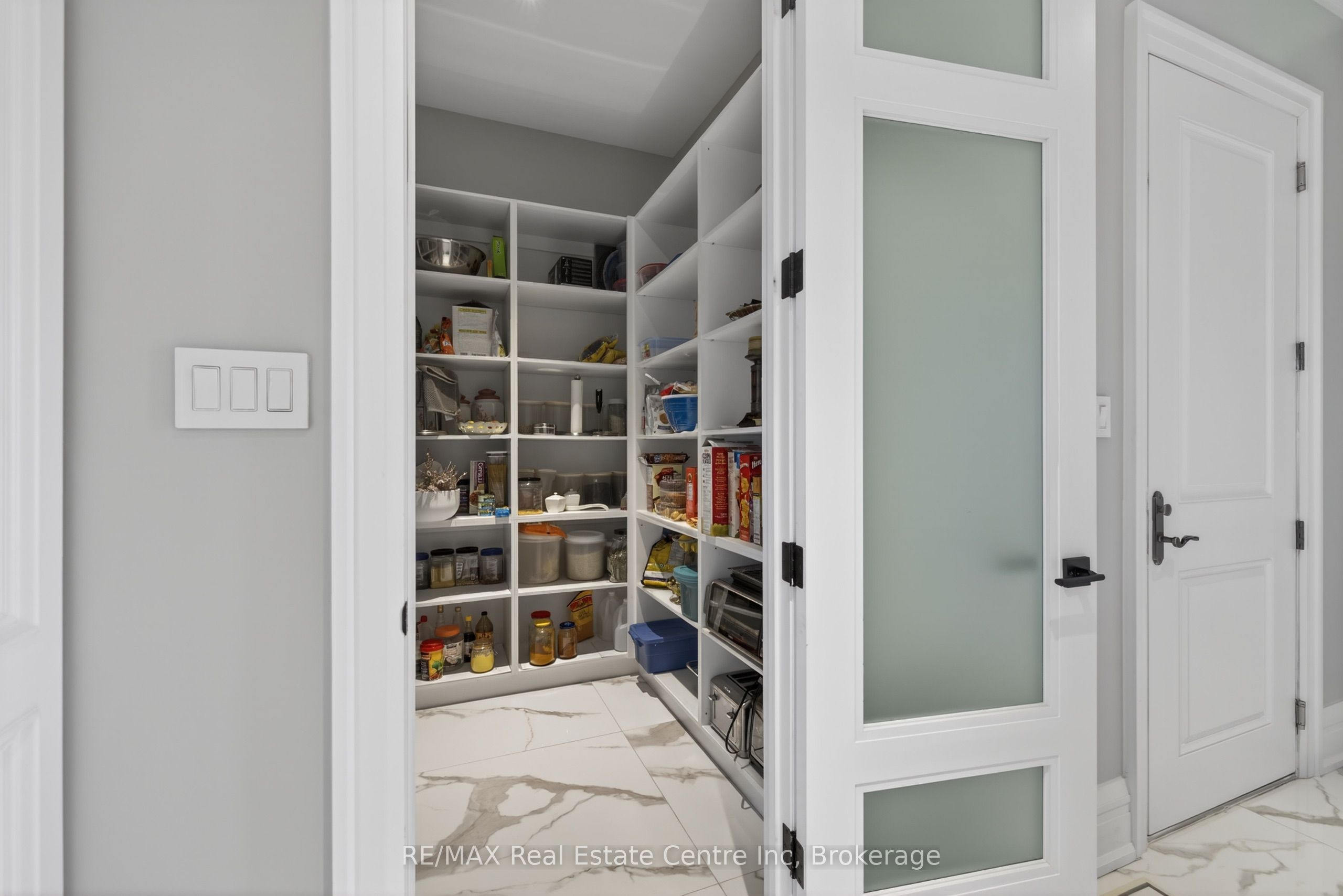 7645 Maltby Road E Property Photo 26