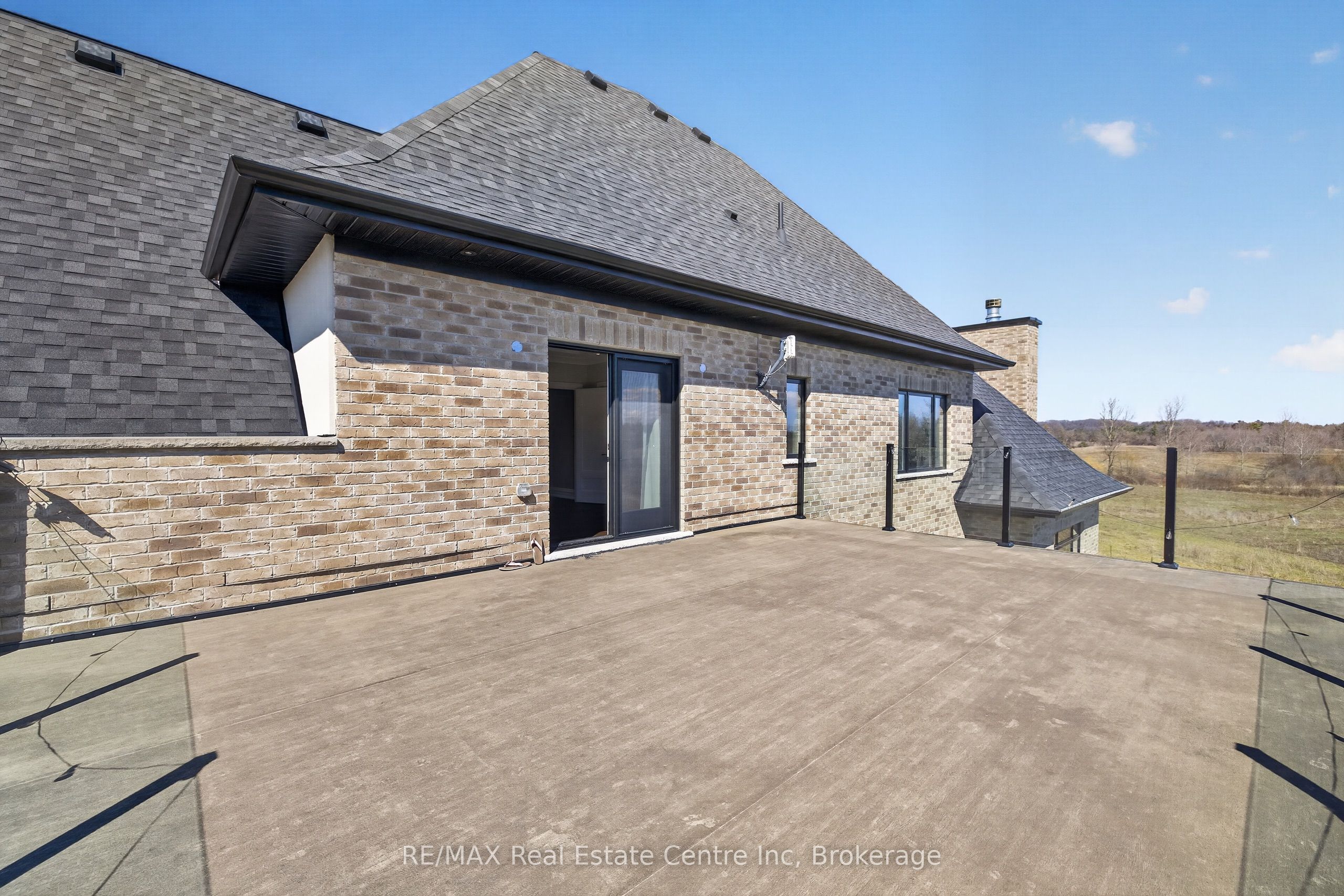 7645 Maltby Road E Property Photo 44