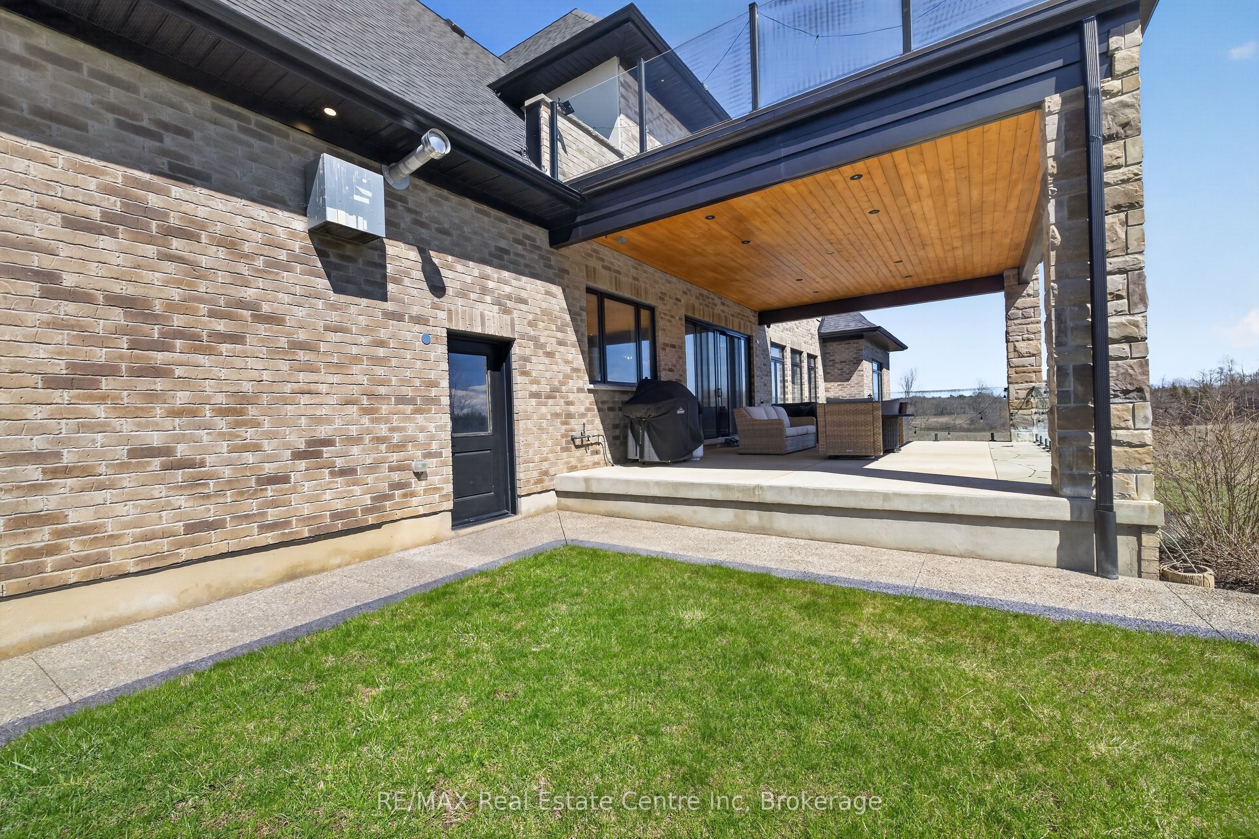 7645 Maltby Road E Property Photo 46
