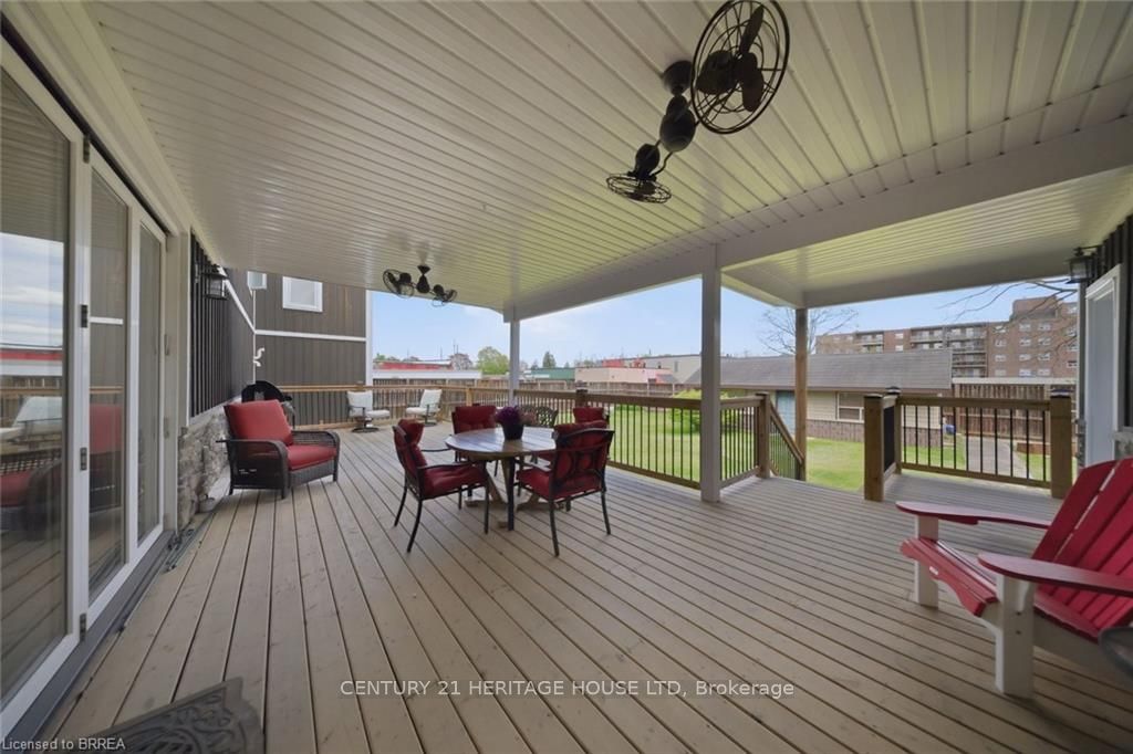 5 Echo Villa Avenue Property Photo 38