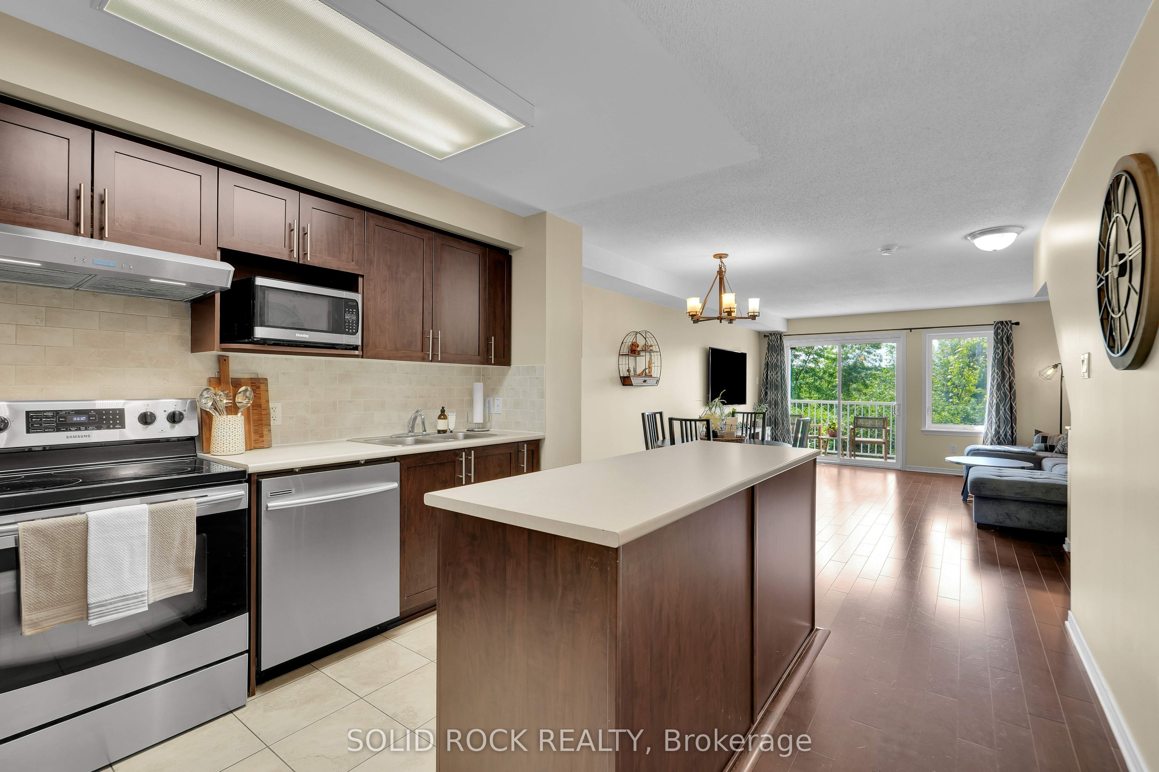 645 Reardon Private Property Photo 7