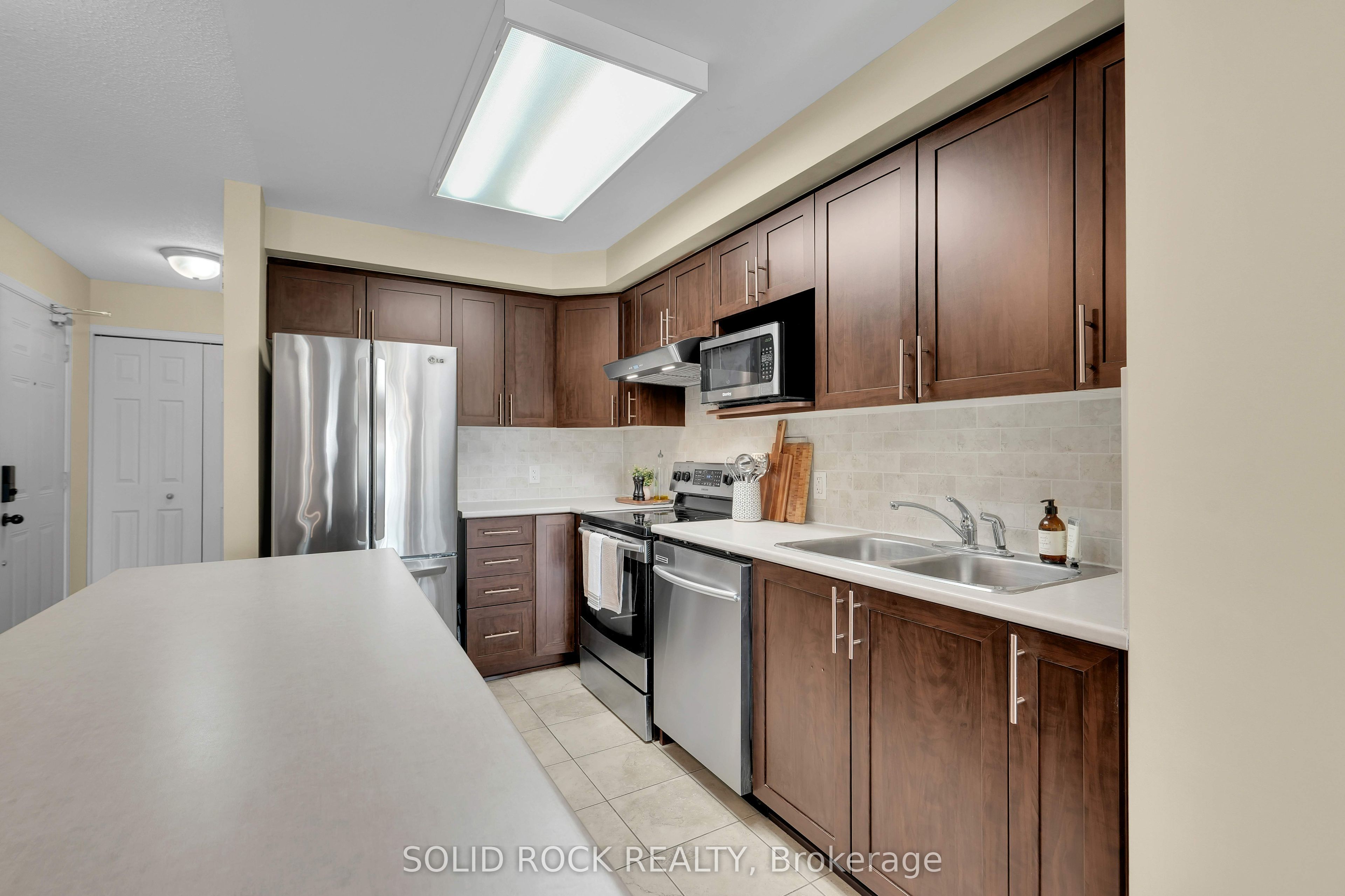 645 Reardon Private Property Photo 9