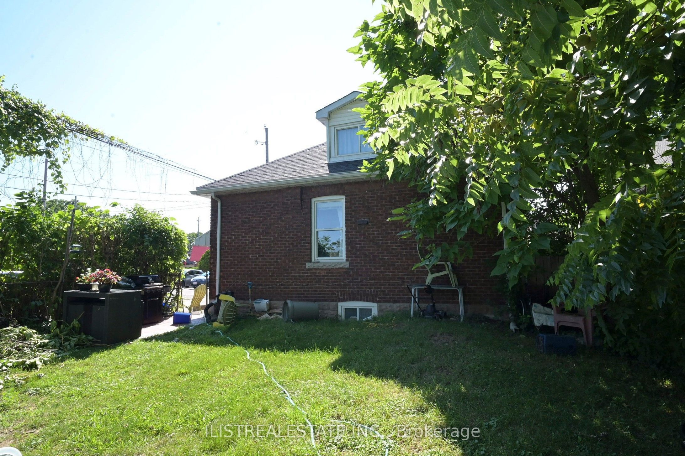 2 Norfolk Street N Property Photo 8