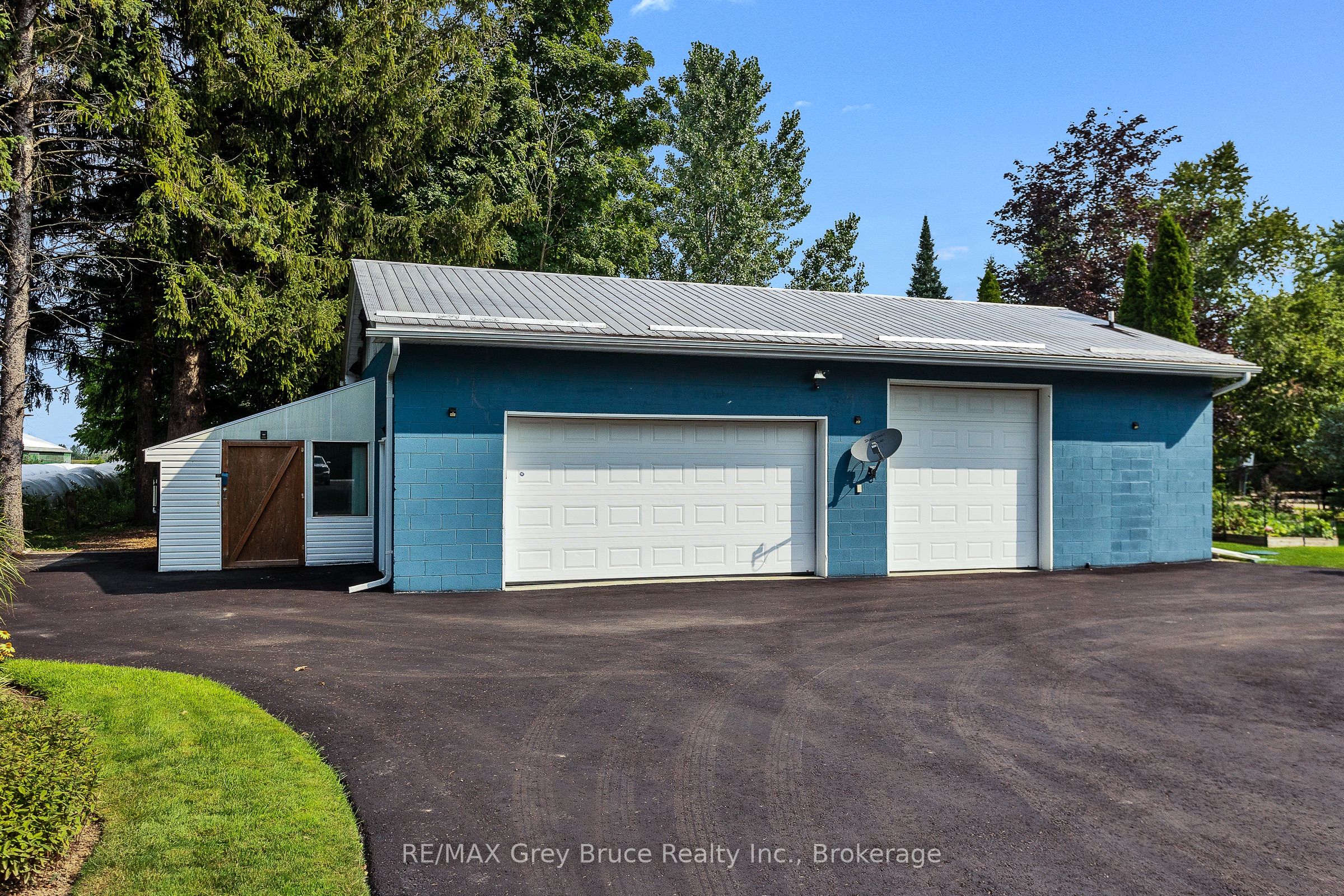 21571 Grey Rd 16 Road E Property Photo 2