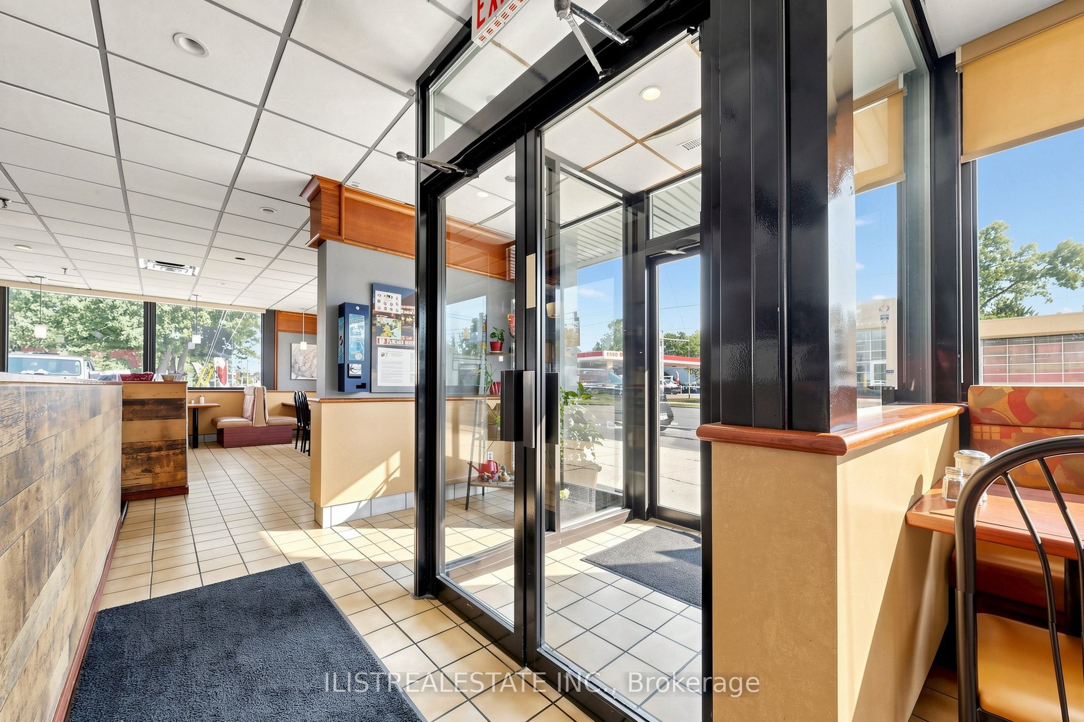 1520 Main Street W Property Photo 11
